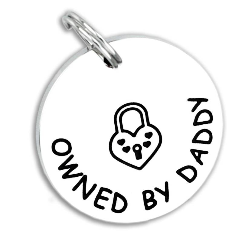 Kivosliviz BDSM Schlüsselanhänger Geschenk Daddydom DDLG Babygirl Schlüsselanhänger, Gravur 'Owned By Daddy', Edelstahl, Stainless Steel, Damen, Erwachsene Damen, Unisex von Kivosliviz