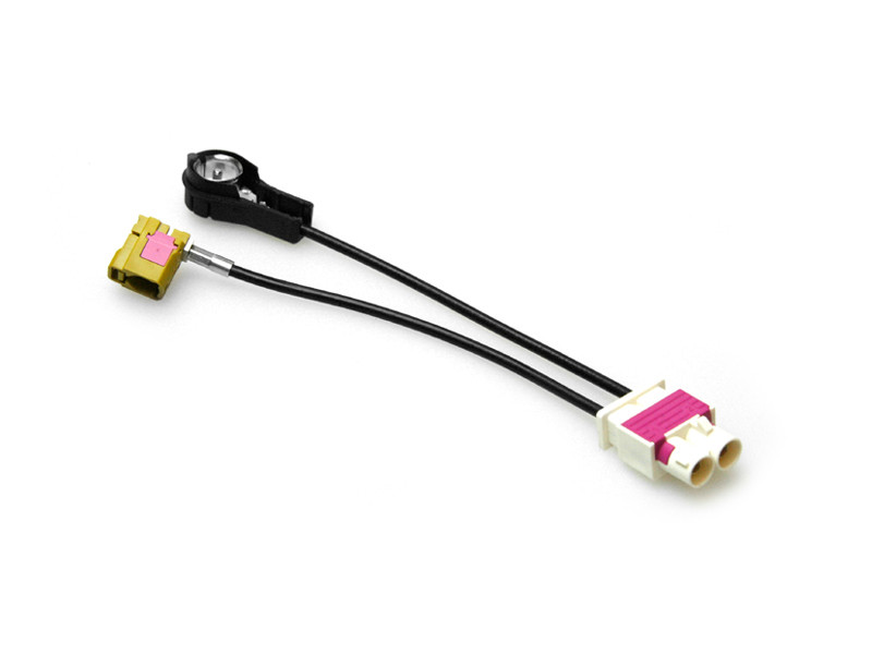 Original Kufatec Antennen Adapter Stecker RNS-E > Radio Generation 2 für Audi Original Kufatec Antennen Adapter Stecker RNS-E > Radio Generation 2 für Audi von KUFATEC GmbH & Co. KG