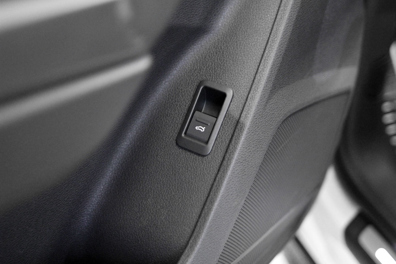 Taster elektrische Heckklappe Fahrertür für Audi Q3 F3 Taster elektrische Heckklappe Fahrertür für Audi Q3 F3 von KUFATEC GmbH & Co. KG