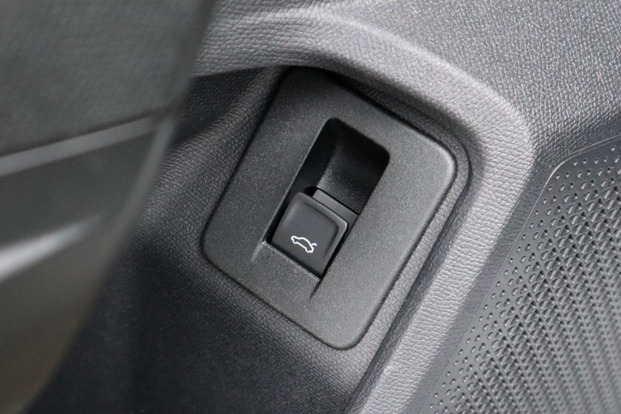 Taster elektrische Heckklappe Fahrertür für Seat Leon KL Kombi Taster elektrische Heckklappe Fahrertür für Seat Leon KL Kombi von KUFATEC GmbH & Co. KG