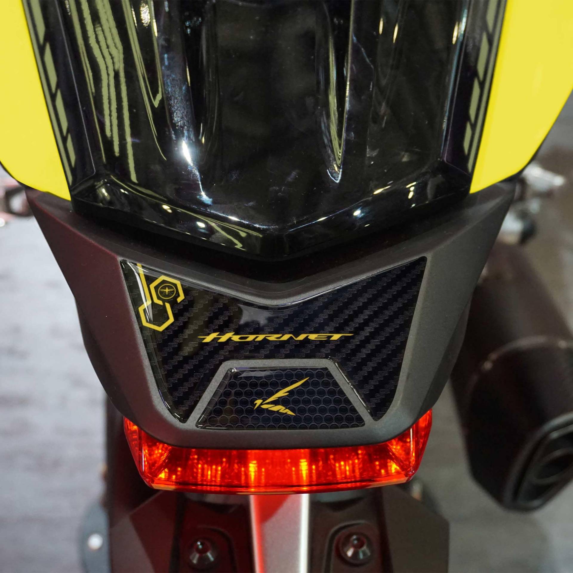 labelbike - 3D Harz Aufkleber Motorradheckdekorationen und Schutz kompatibel mit Honda Hornet 2023-2024 von LABELBIKE
