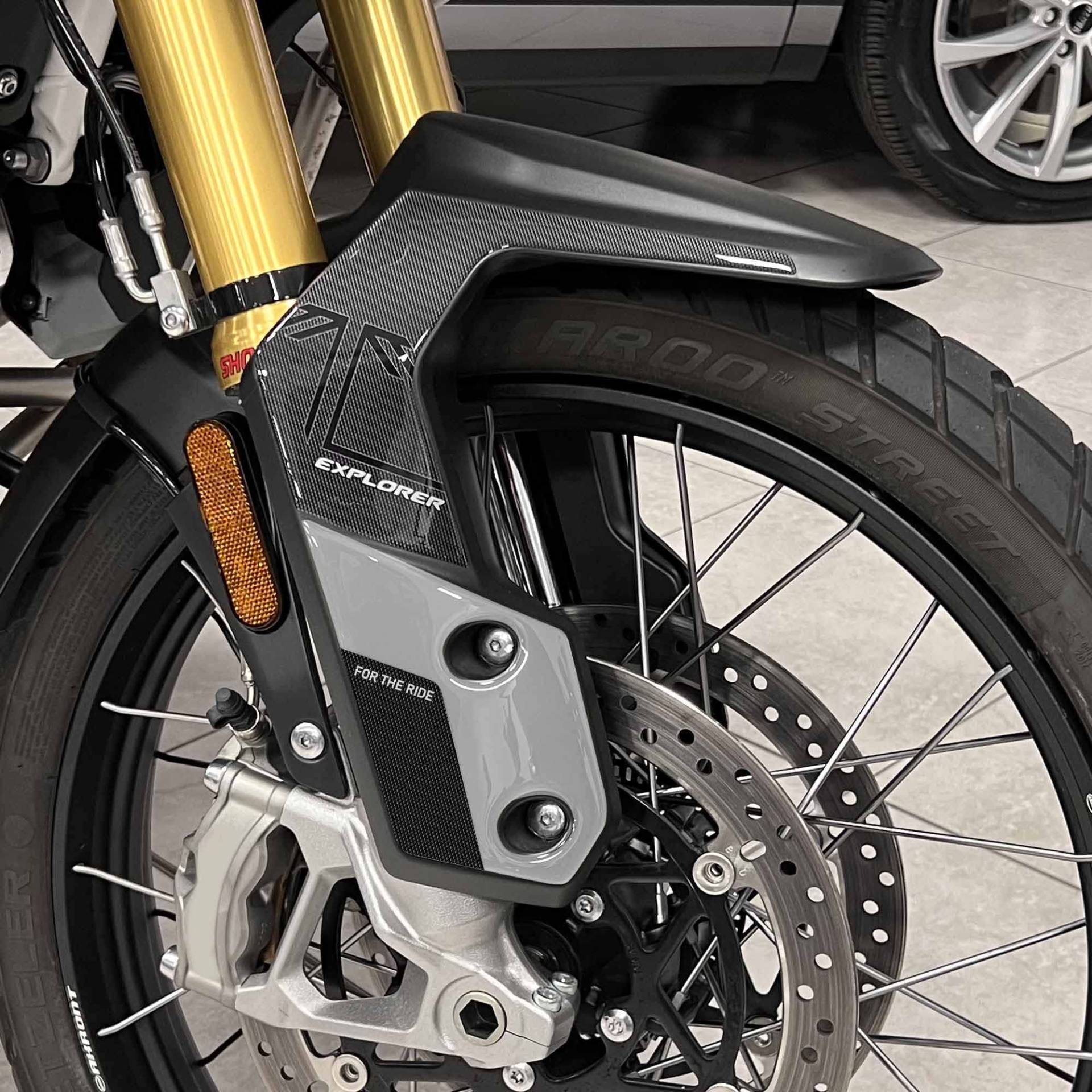 labelbike - 3D Harz Aufkleber Motorrad Schutzbleche kompatibel mit Triumph Tiger 1200 Rally Explorer 2022-2023 - Metallic Silber Farbe labelbike - 3D Harz Aufkleber Motorrad Schutzbleche kompatibel mit Triumph Tiger 1200 Rally Explorer 2022-2023 - Metallic Silber Farbe von LABELBIKE