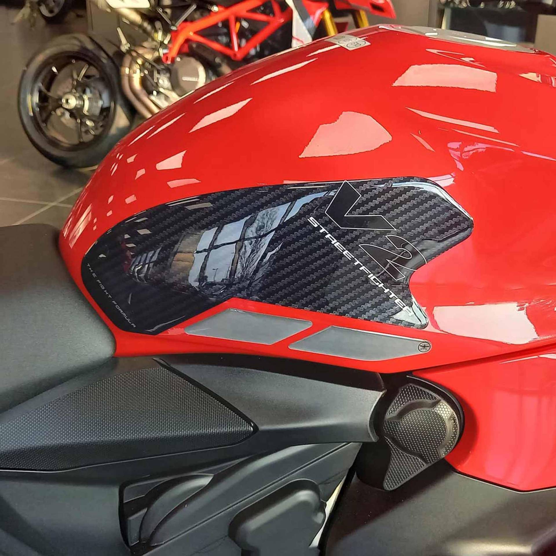 labelbike - 3D-Motorradseitentankaufkleber kompatibel mit Ducati Streetfighter V2 2022 labelbike - 3D-Motorradseitentankaufkleber kompatibel mit Ducati Streetfighter V2 2022 von LABELBIKE