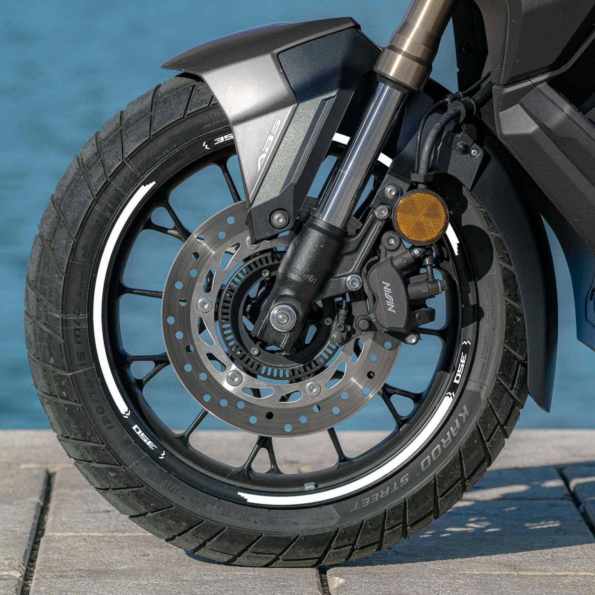 labelbike - Aufkleber Kit für 14" und 15" Scooter-Felgen kompatibel mit Honda Adv350 2022-2023 - vorgekrümmte Felgenaufkleber Farbe Weiß von LABELBIKE