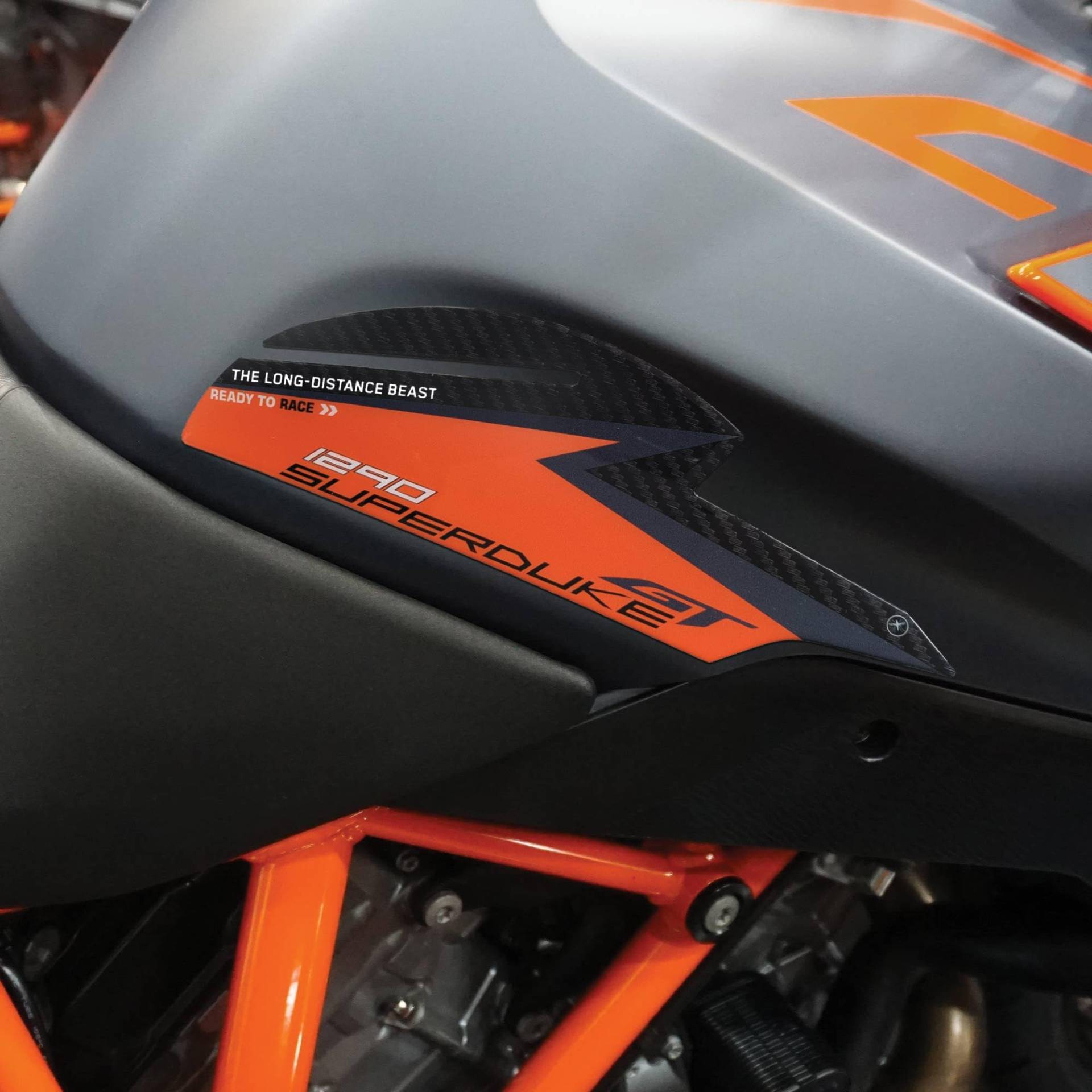 labelbike - Motorrad Seitendekorations und Schutz Aufkleber kompatibel mit KTM 1290 Super Duke GT 2022-2024 von LABELBIKE