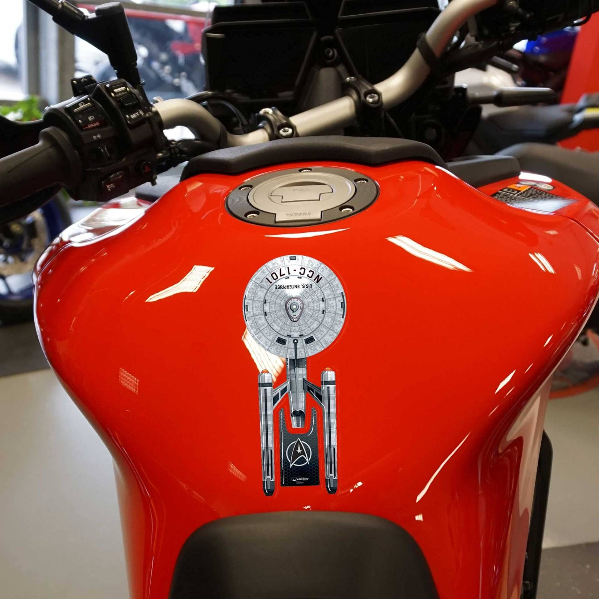 labelbike - 3D Harz Tankpad Motorrad Aufkleber Star Trek USS Enterprise NCC 1701 labelbike - 3D Harz Tankpad Motorrad Aufkleber Star Trek USS Enterprise NCC 1701 von LABELBIKE