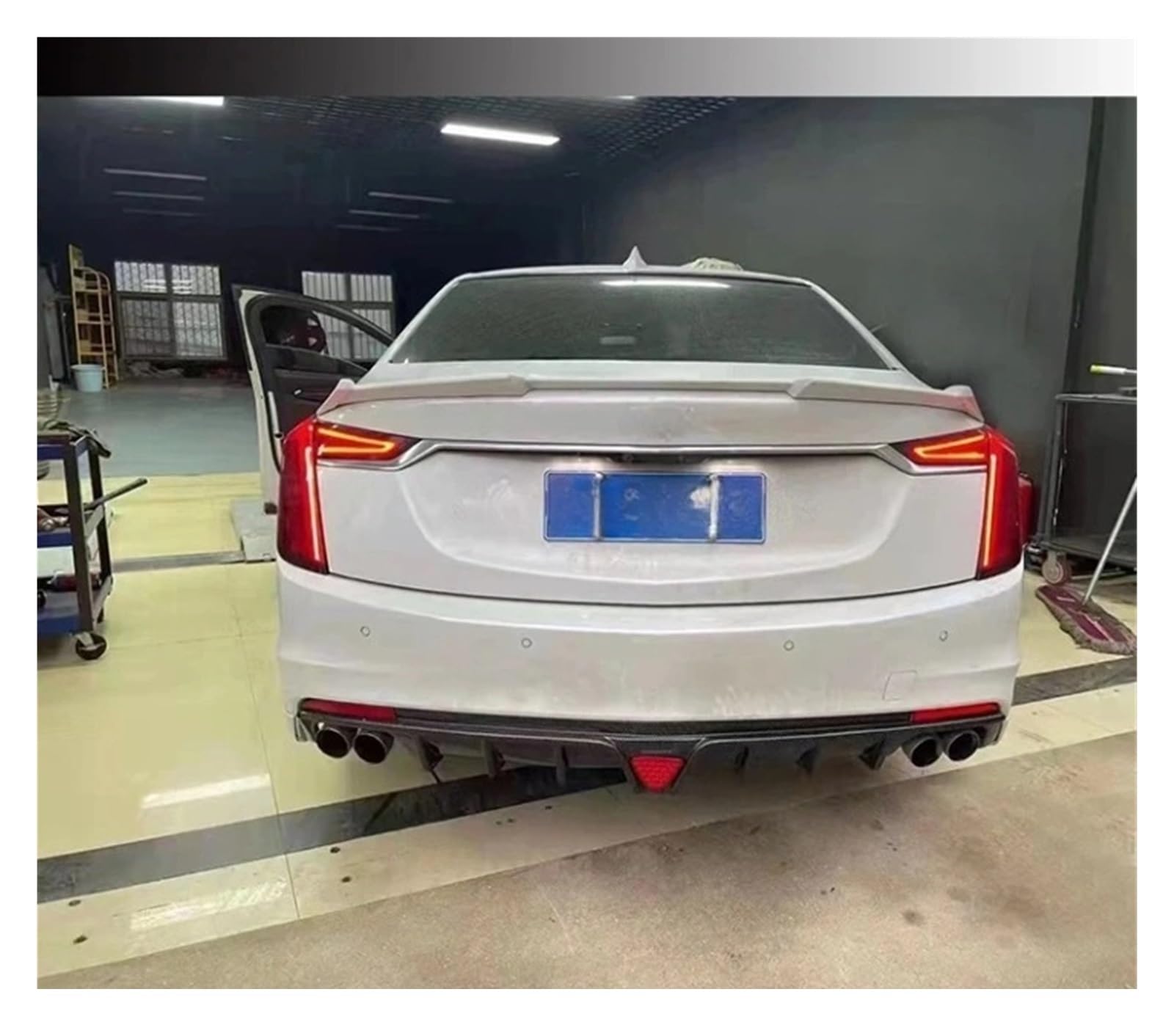 LDFREBCX Kompatibel mit Cadillac Atsl CT4 CT5 CT6, modifizierten Teilen, Spoiler, Lippe, V-Schwanzgeräuschen, Heckstoßstange aus Kohlefaser(Compatible for Ct6 Pilot Light Rear) von LDFREBCX