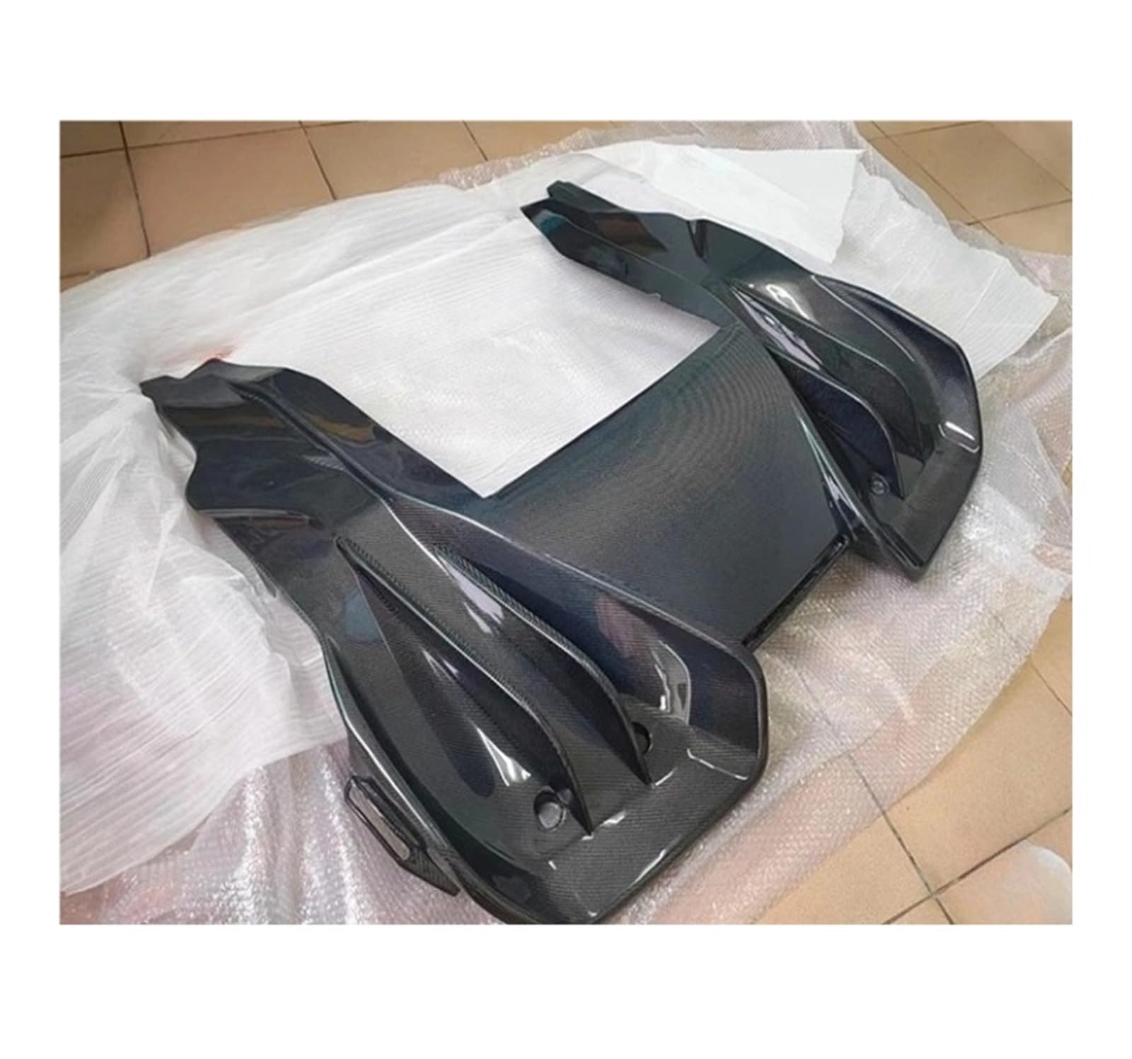LDFREBCX Stoßstangendiffusor Kompatibel for McLaren MP4-12C 650S Upgrade Carbonfaser Heckdiffusor Hecklippe Heckstoßstangenspoiler LDFREBCX Stoßstangendiffusor Kompatibel for McLaren MP4-12C 650S Upgrade Carbonfaser Heckdiffusor Hecklippe Heckstoßstangenspoiler von LDFREBCX