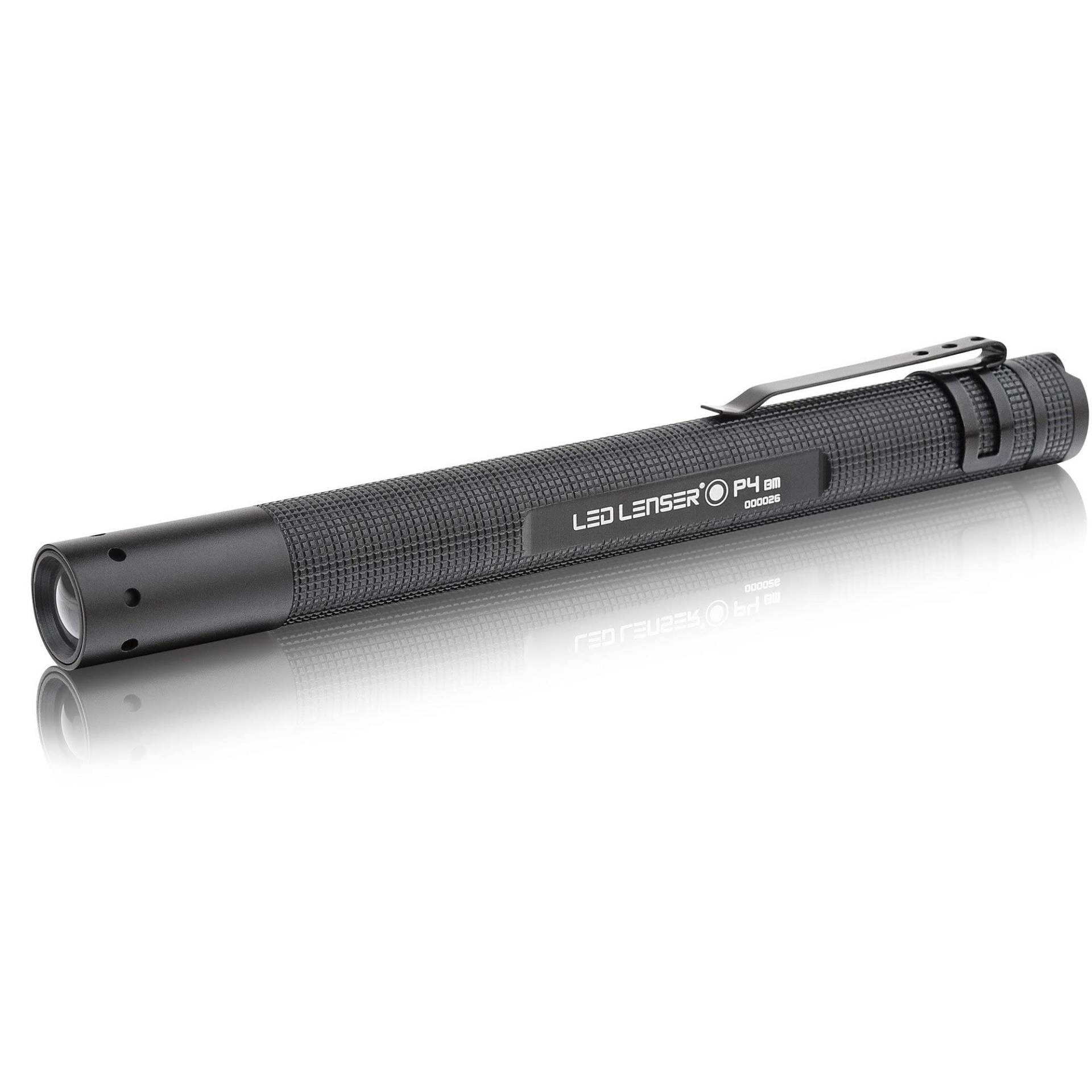 LED Lenser P4 Stiftlampe, Penlight, 25 Meter Leuchtweite, fokussierbar, mit Batterie, inkl. Gürteltasche, Handschlaufe, Schlüsselring, Taschenclip von Ledlenser