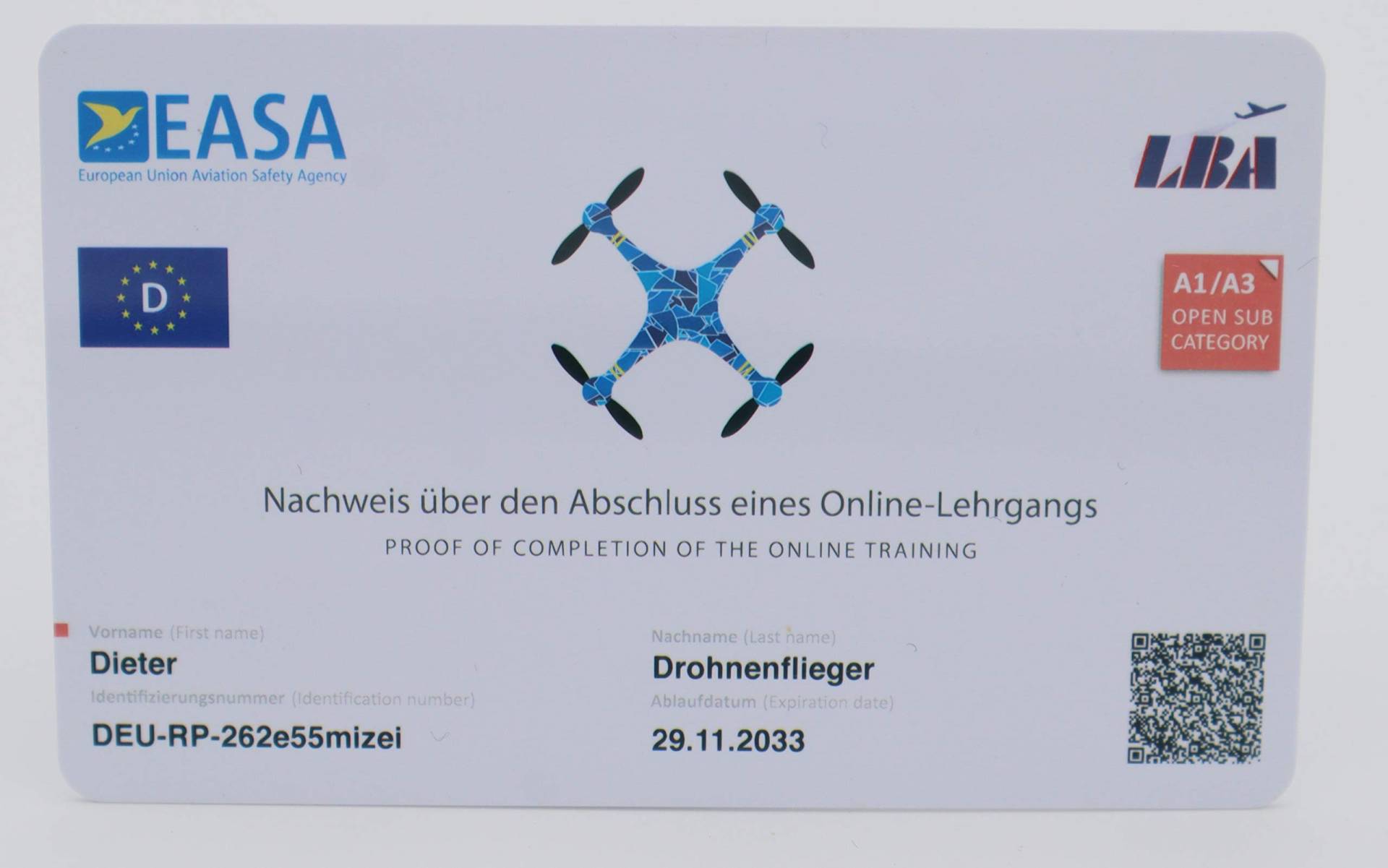 MJ Drohnenführerschein - mit QR-Code und Adresse auf Rückseite, Nachweis für A1-A3 in Scheckkartengröße, hochwertige Plastikkarte mit über 600dpi von MJ Onlinehandel