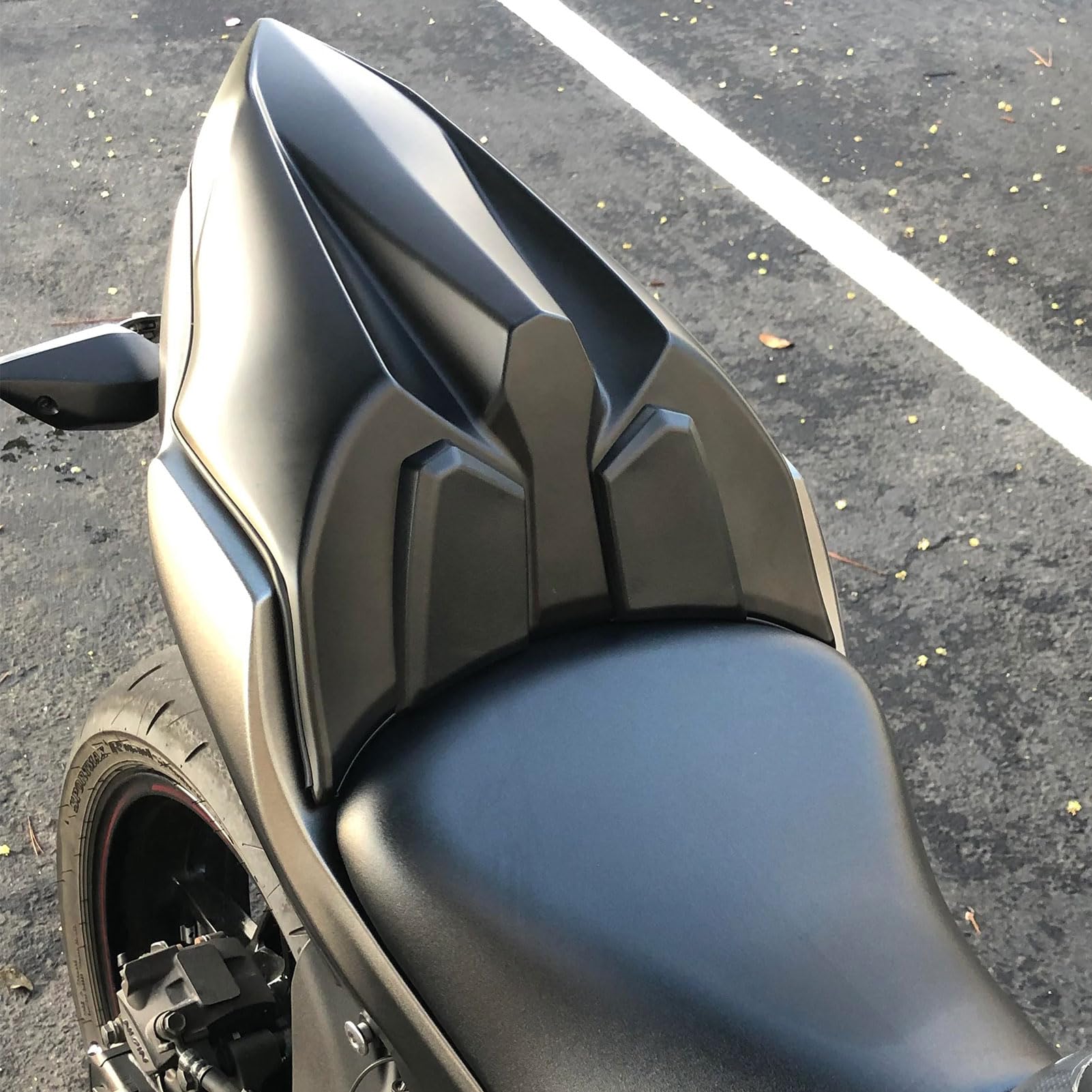 Midimttop Kompatibel mit Ka-wa-sa-ki Ninja650 Z650 Sitz Abdeckung Hinten Sozius Harte Solo Sitz Gugel Buckel für Ninja 650 Z 650 2017 2018 2019 2020 2021 2022 2023 (Mattschwarz) von Midimttop