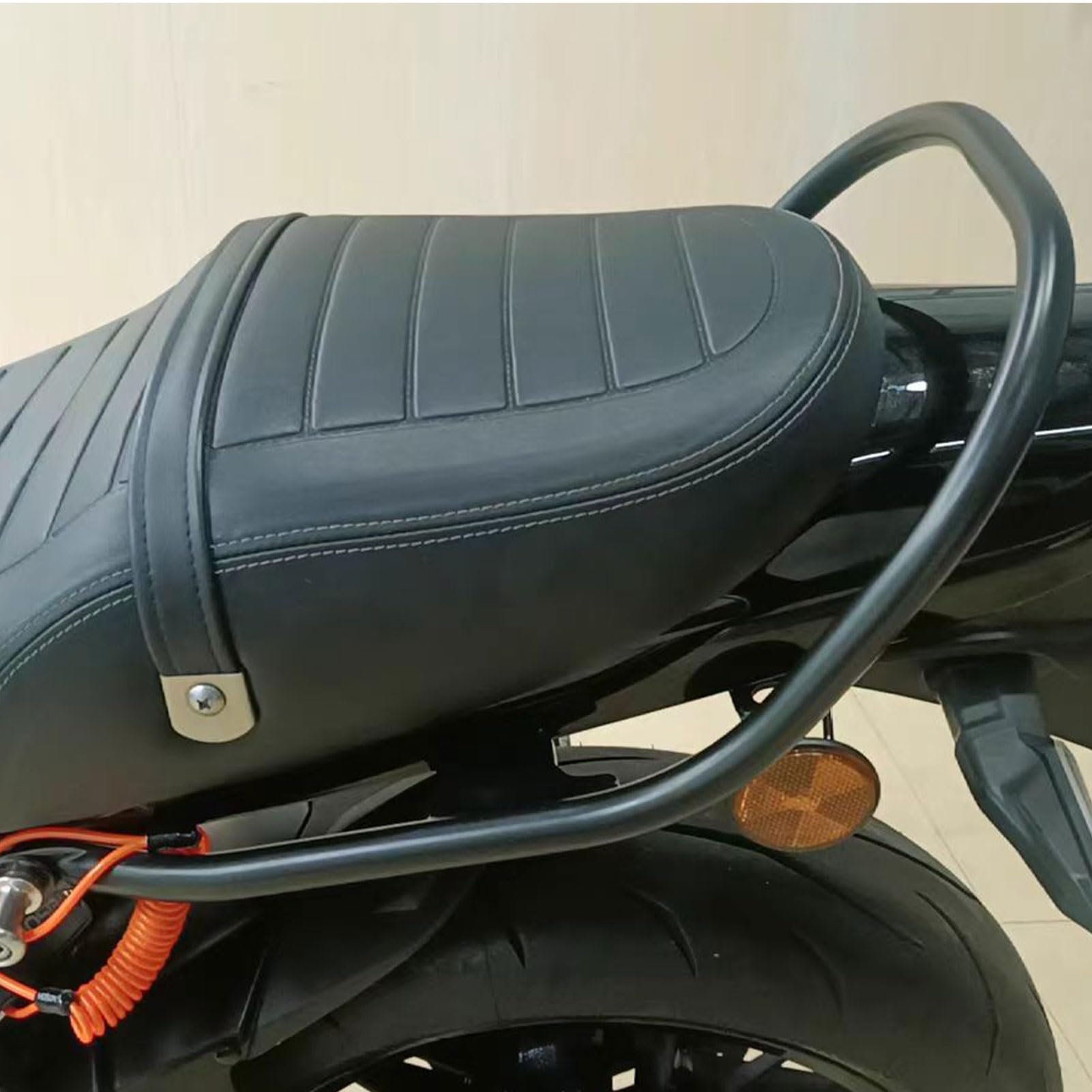 Midimttop Motorrad Zubehör Kompatibel mit Ka-wa-sa-ki Z900RS Z 900RS Z 900 RS 2018 2019 2020 2021 2022 Hinten Stoßstange Passagier Sitz Hand Griff Haltegriff schiene (Schwarz) von Midimttop