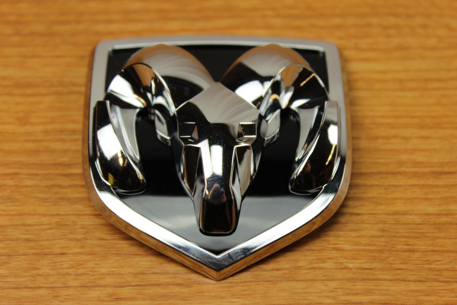 Dodge Ram 1500 2500 3500 Ram's Head Grille Emblem Badge Mopar OEM von Mopar