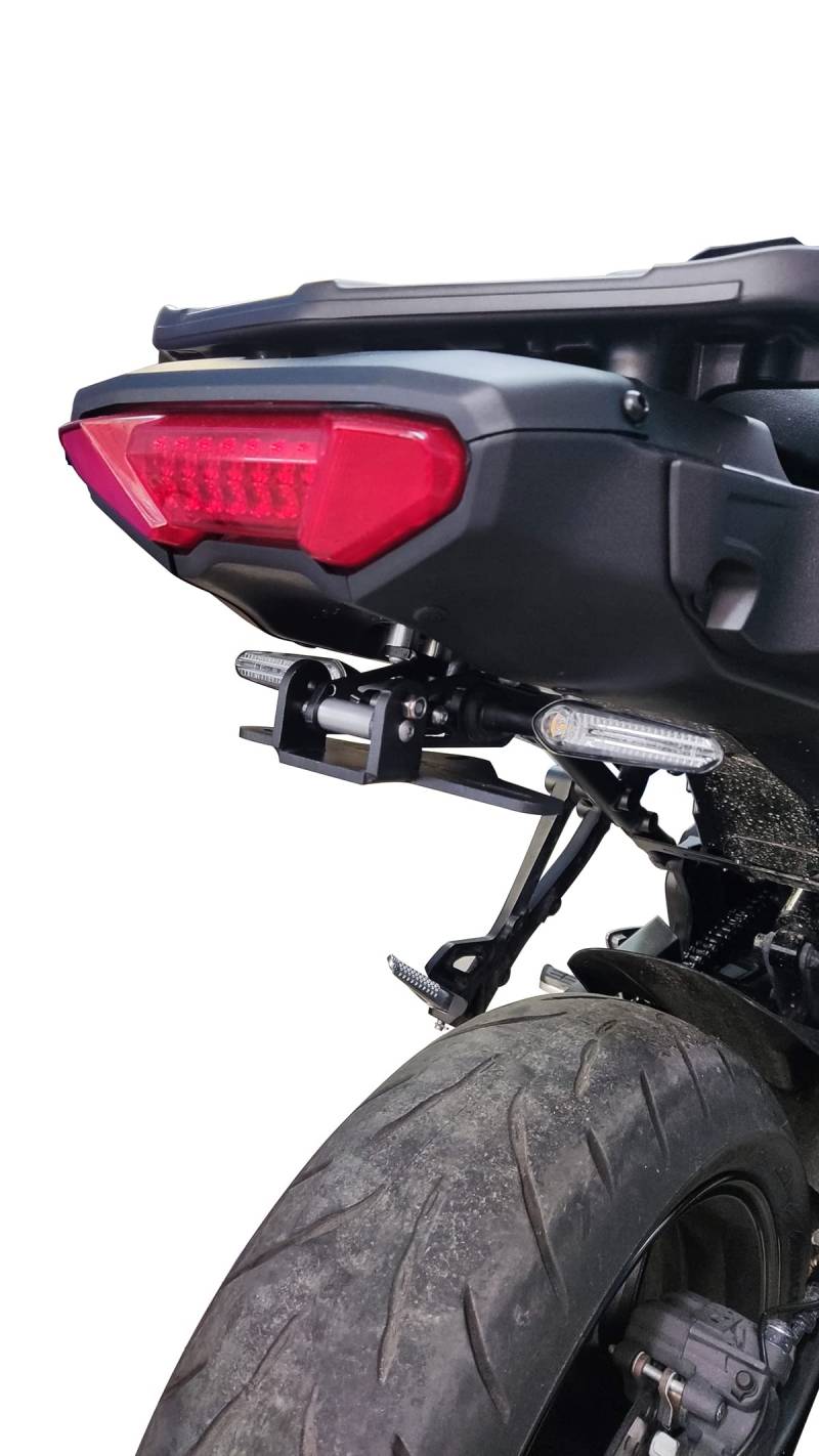 GREF-Kennzeichenhalter für Yamaha MT-07 2014-2024 (mit hochklappbarem Knopf) von Moto Discovery