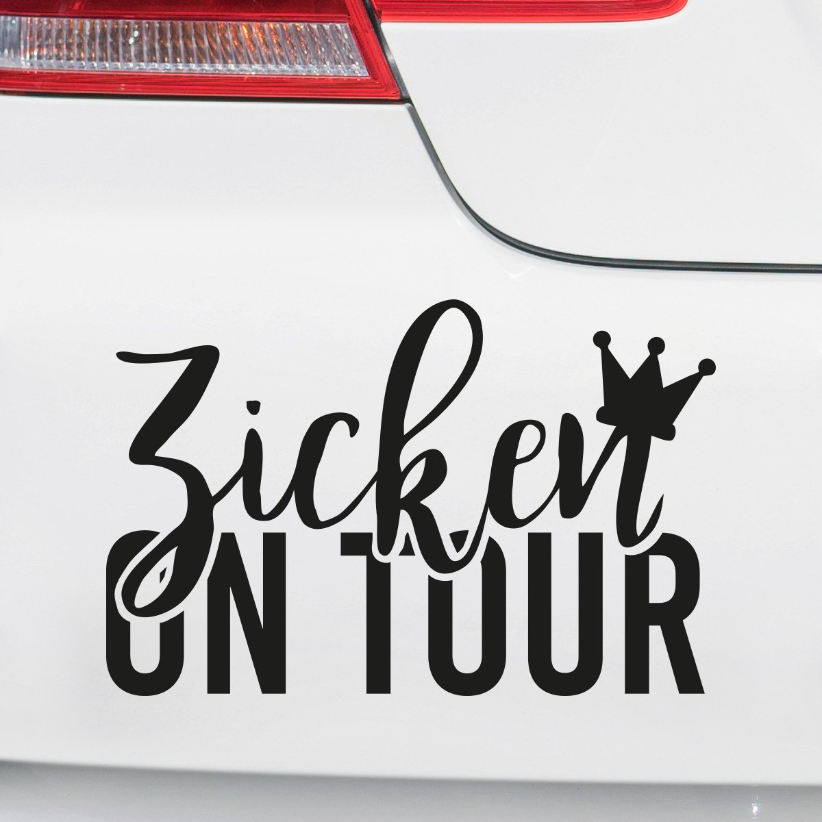 Motoking Autoaufkleber - Lustige Sprüche & Motive für Ihr Auto - Zicken on Tour - 12 x 7,7 cm - Schwarz Glänzend von Motoking