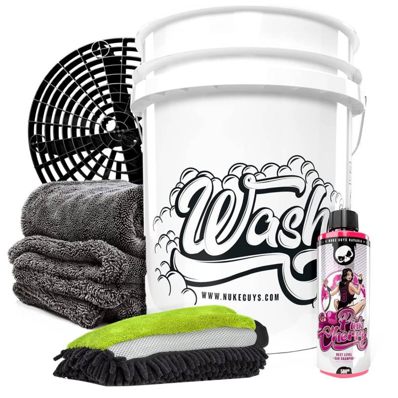 Nuke Guys Starter Auto Wasch Set - Wascheimer mit GritGuard Schmutzeinsatz + Pink Cherry Autoshampoo 0,5l + 3in1 Waschschwamm + Gamma Dryer Twisted Pile Trockentuch XXL + Autoreinigung - Handwäsche von Nuke Guys