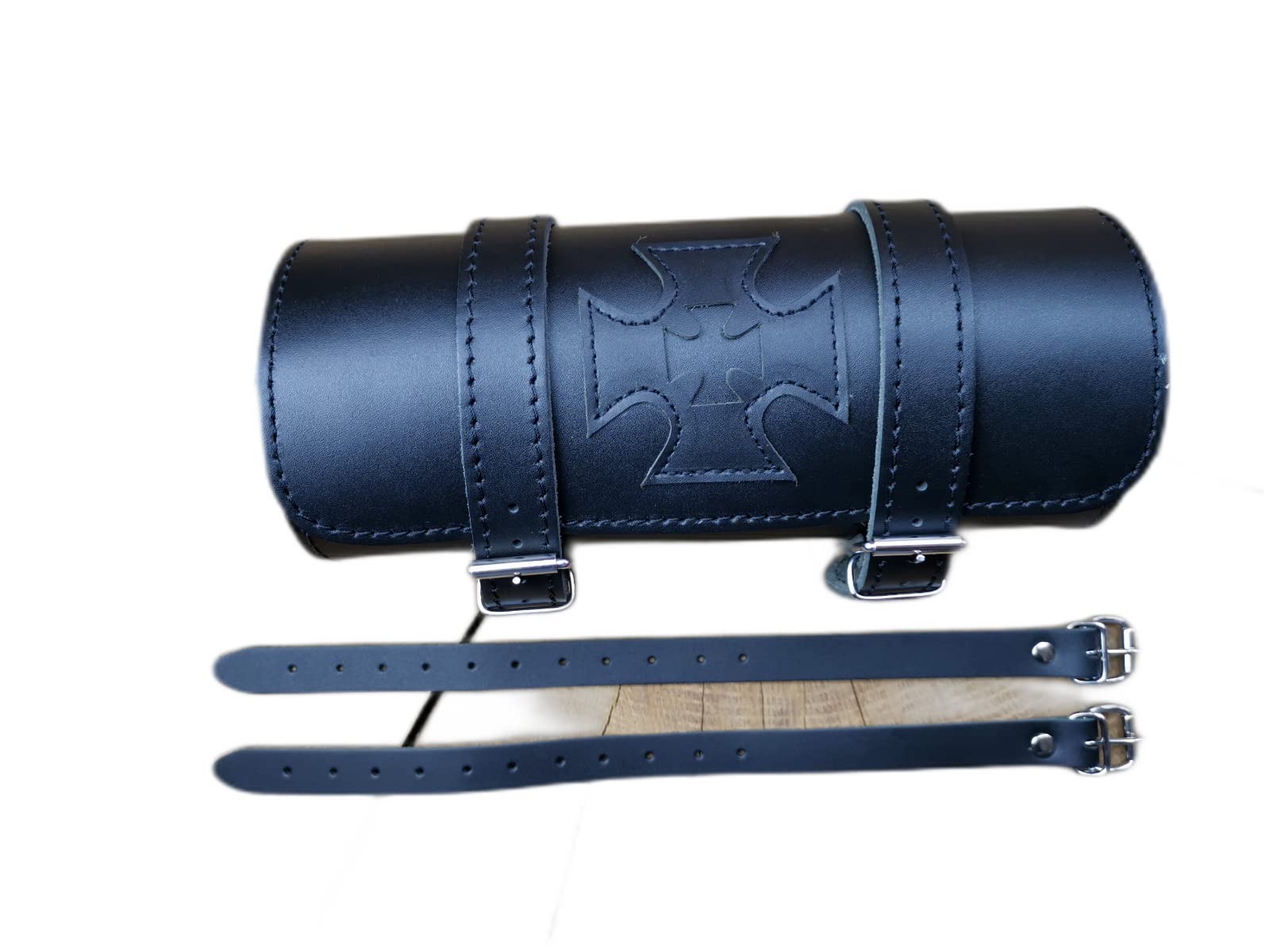 ORLETANOS Heckrolle Tool Malteser Kreuz kompatibel mit Harley Davidson Softail Streetbob Cruiser Dyna Sportster Shovelhead Werkzeugrolle universell ORLETANOS Heckrolle Tool Malteser Kreuz kompatibel mit Harley Davidson Softail Streetbob Cruiser Dyna Sportster Shovelhead Werkzeugrolle universell von ORLETANOS