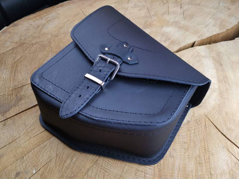 ORLETANOS Odin Black Satteltasche kompatibel mit Harley Davidson Schwinge Softail bis 2017 und ab 2018 Schwingentasche Seitentasche Echtleder HD schwarz Wildstar Dragstar Fat Bob Boy von ORLETANOS