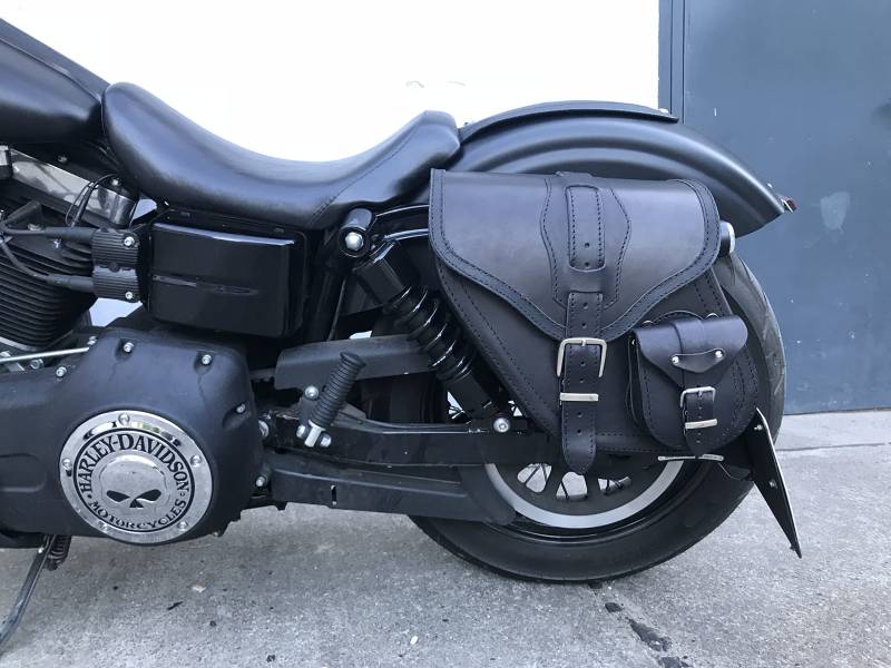 ORLETANOS Seitenkoffer Dynamite schwarz Links kompatibel mit Harley Davidson Dyna Super Glide Fat Bob Street Bob Low Rider Sportster Rahmenkoffer Leder Koffer HD von ORLETANOS