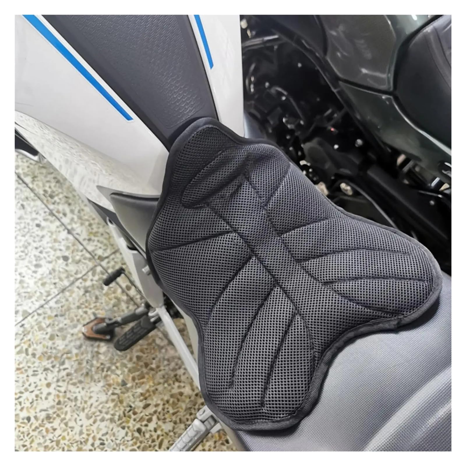 Motorräder Sitzpolster Schmetterlingsförmiger Motorrad-Sitzkissen-Gesäßschutz 355 X 305 Mm Absorptions-Sitzbezug Motorrad-Sitzkissen Motorräder Sitzpolster Schmetterlingsförmiger Motorrad-Sitzkissen-Gesäßschutz 355 X 305 Mm Absorptions-Sitzbezug Motorrad-Sitzkissen von OSNFTXPED