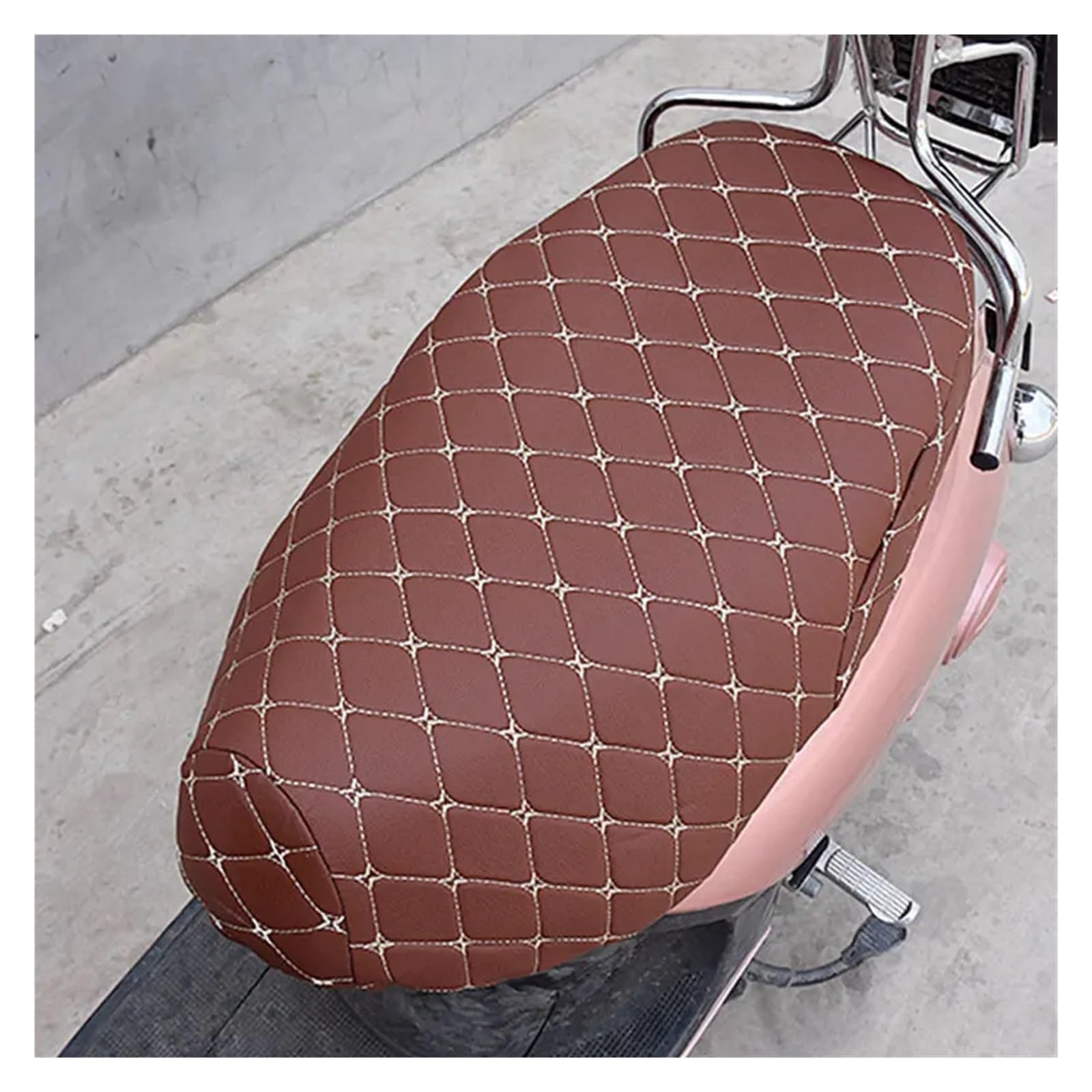 Motorräder Sitzpolster Universal Motorrad Zubehör Checkered Quilted Leder Sitzkissenbezug 3D Sonnenschutz Wasserdicht Protector Isolation Pad Motorräder Sitzpolster Universal Motorrad Zubehör Checkered Quilted Leder Sitzkissenbezug 3D Sonnenschutz Wasserdicht Protector Isolation Pad von OSNFTXPED