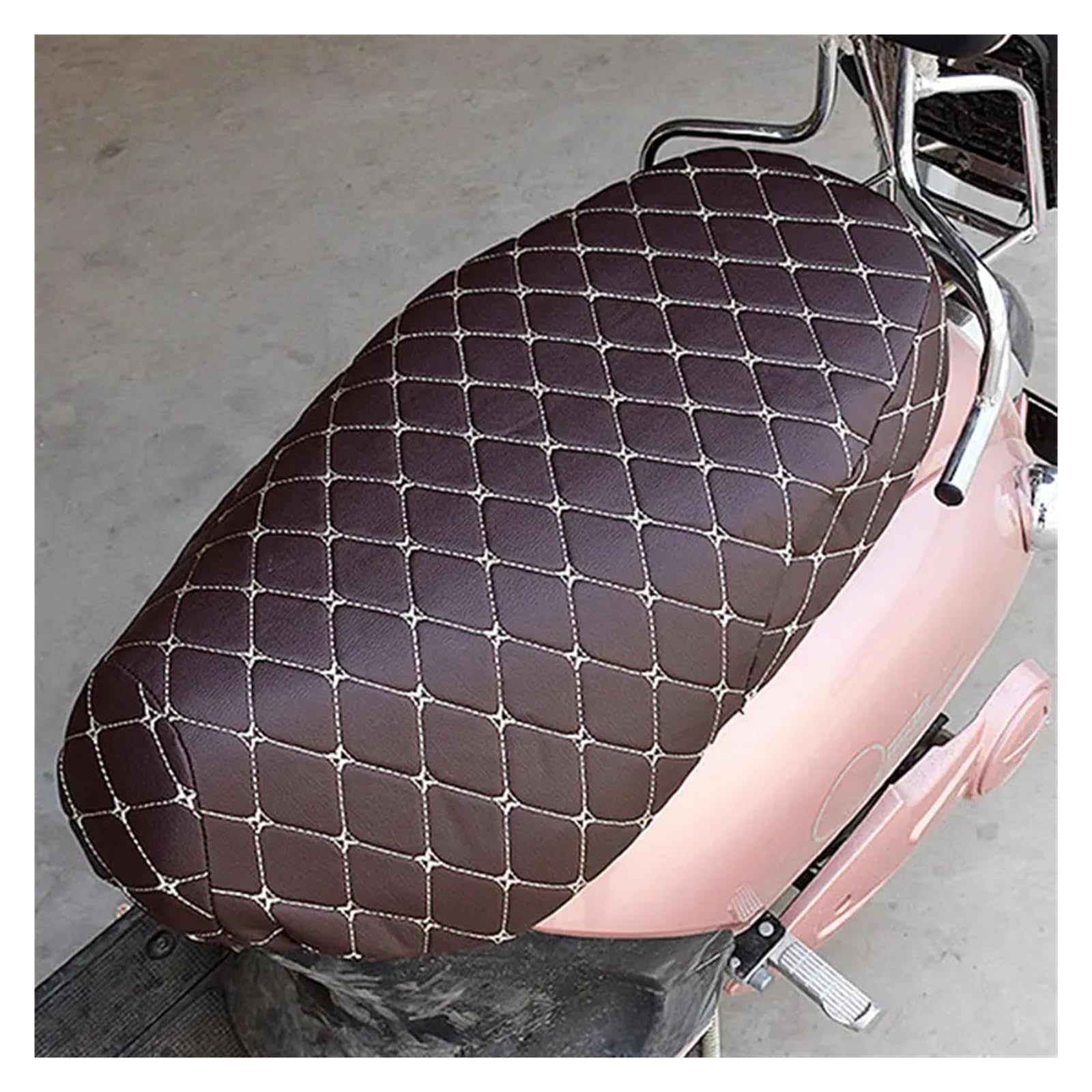 Motorräder Sitzpolster Universal Motorrad Zubehör Checkered Quilted Leder Sitzkissenbezug 3D Sonnenschutz Wasserdicht Protector Isolation Pad Motorräder Sitzpolster Universal Motorrad Zubehör Checkered Quilted Leder Sitzkissenbezug 3D Sonnenschutz Wasserdicht Protector Isolation Pad von OSNFTXPED
