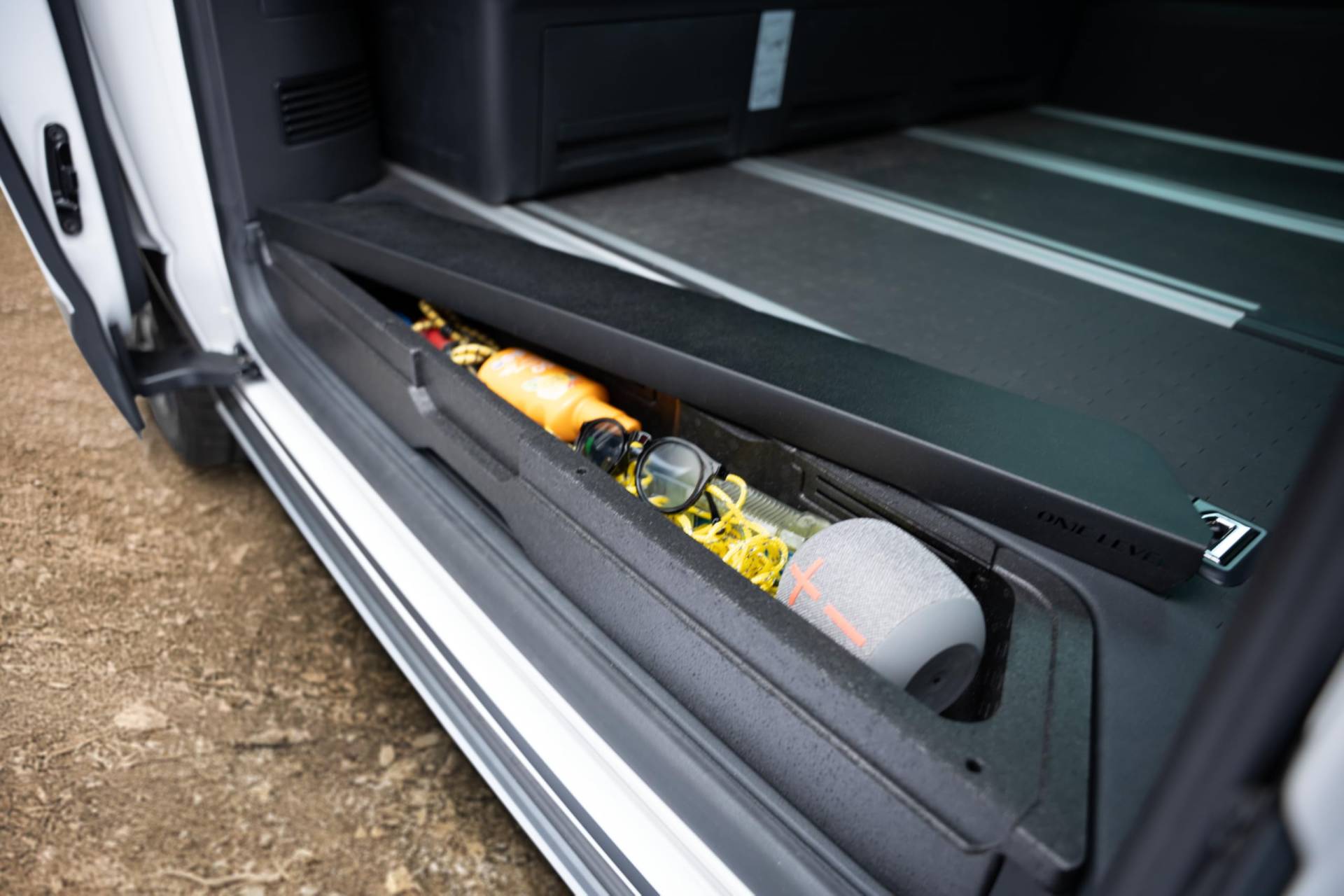 OneLevel Essential Trittstufeneinsatz für VW Multivan/California T5/T6/T6.1 OneLevel Essential Trittstufeneinsatz für VW Multivan/California T5/T6/T6.1 von OneLevel