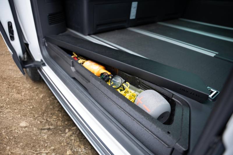 OneLevel Essential Trittstufeneinsatz für VW Multivan/California T5/T6/T6.1 von OneLevel