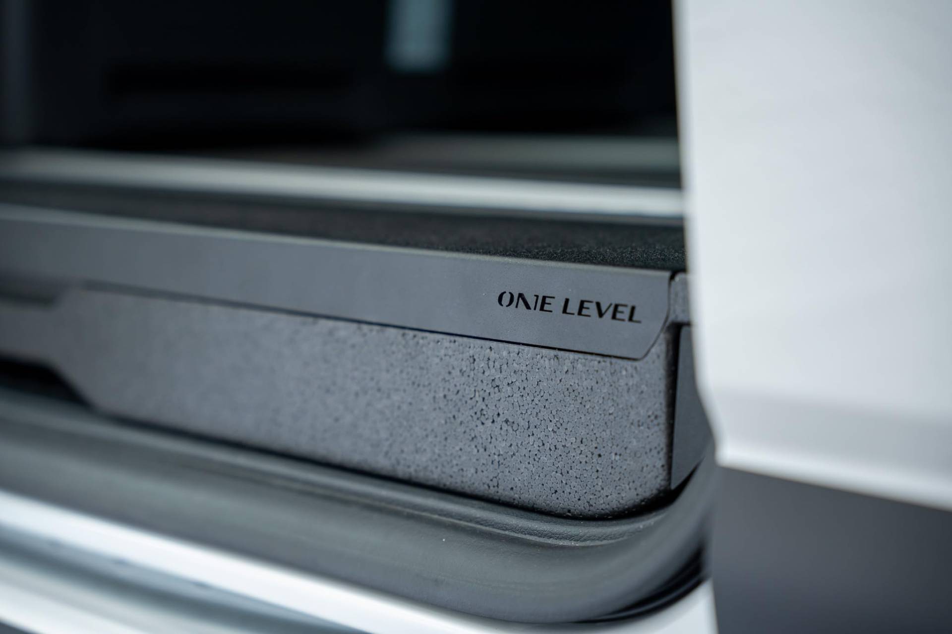 OneLevel Essential Trittstufeneinsatz für VW Transporter T5/T6/T6.1 OneLevel Essential Trittstufeneinsatz für VW Transporter T5/T6/T6.1 von OneLevel