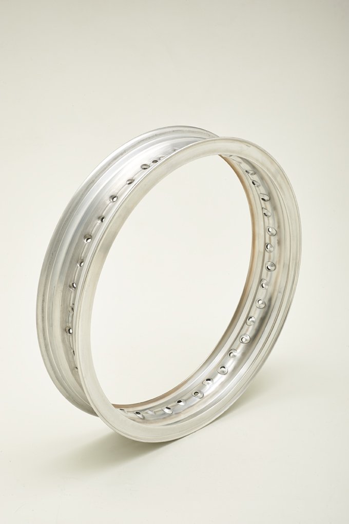 Felge aus Aluminium, Typ Borbani Record Wheel RIM WM5 3,00 x 18 40 Löcher von PIRINI MOTO
