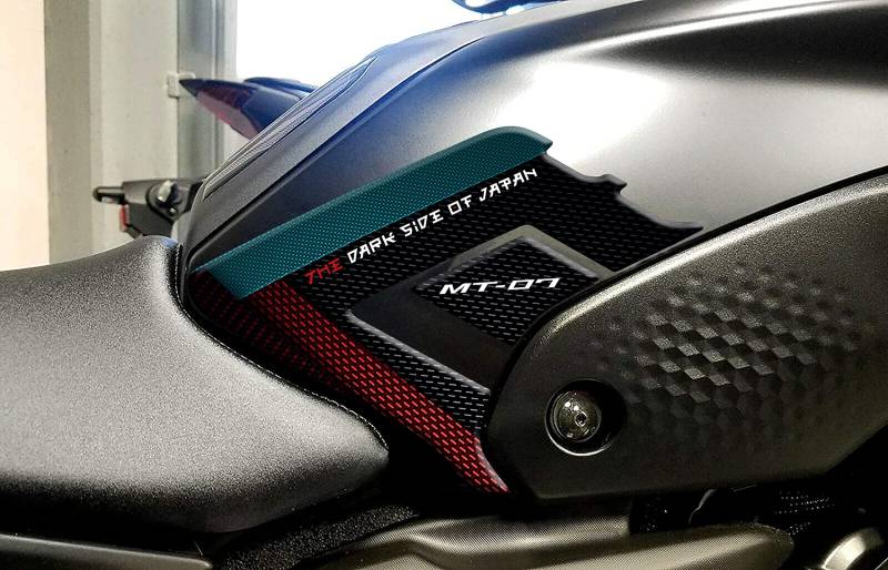 Paraserbatoio.it Harz-Aufkleber mit 3D-Effekt, für Motorräder kompatibel mit Yamaha MT-07 ab 2021 (CYAN STORM, seitliche Tankschutz) von Paraserbatoio.it