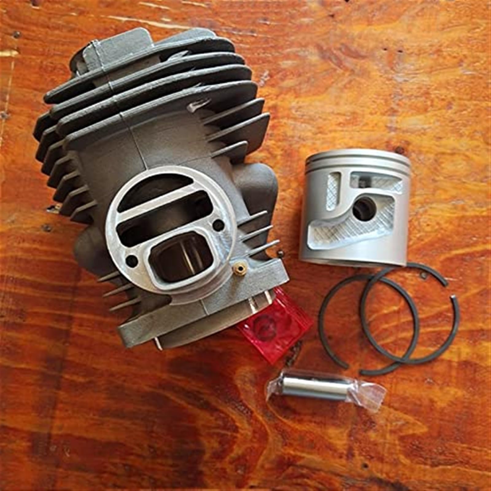 Pizgear K1270 / 60-MM-ZYLINDERKOLBENSATZ, for Husqvarna, 5,8 kW, 119 cm³, Betonschnitt-Bergungssägezylinder, Kolbenringe, Stiftklemmen, Montage Nadellagerscheiben Pizgear K1270 / 60-MM-ZYLINDERKOLBENSATZ, for Husqvarna, 5,8 kW, 119 cm³, Betonschnitt-Bergungssägezylinder, Kolbenringe, Stiftklemmen, Montage Nadellagerscheiben von Pizgear