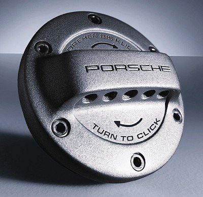 Porsche Tankdeckel in Aluminiumoptik. von Porsche