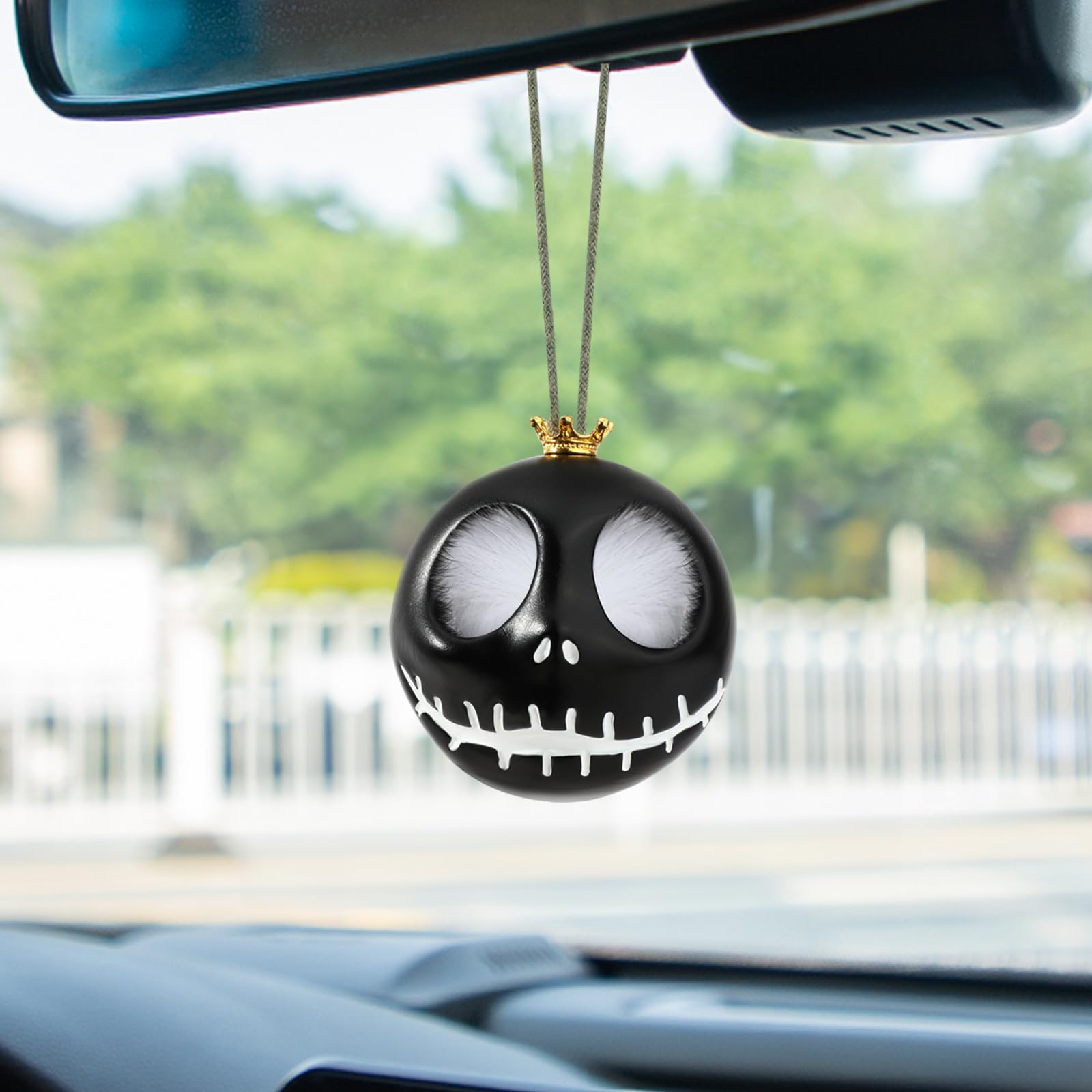 Süße Schwingender Totenkopf Dekor, Auto Anhänger Swinging Skelett, Halloween Fliegende Geist Hänge Ornament, Car Accessories Auto Rückspiegel Innen Dekor Spiegel Charms Zubehör, Lustige Geschenke von Pwsap