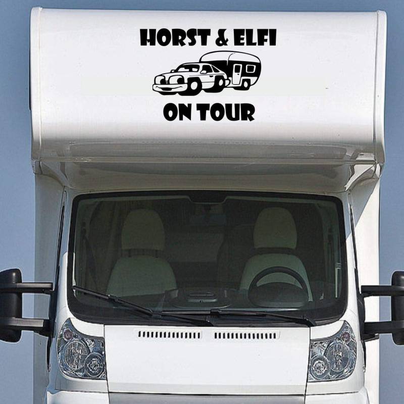 Rakelfix Wohnmobil Wohnwagen Aufkleber Lustiges Auto mit Wohnwagen ca 90cm Wunschnamen on Tour personalisierbar Sticker Camping Urlaub von Rakelfix
