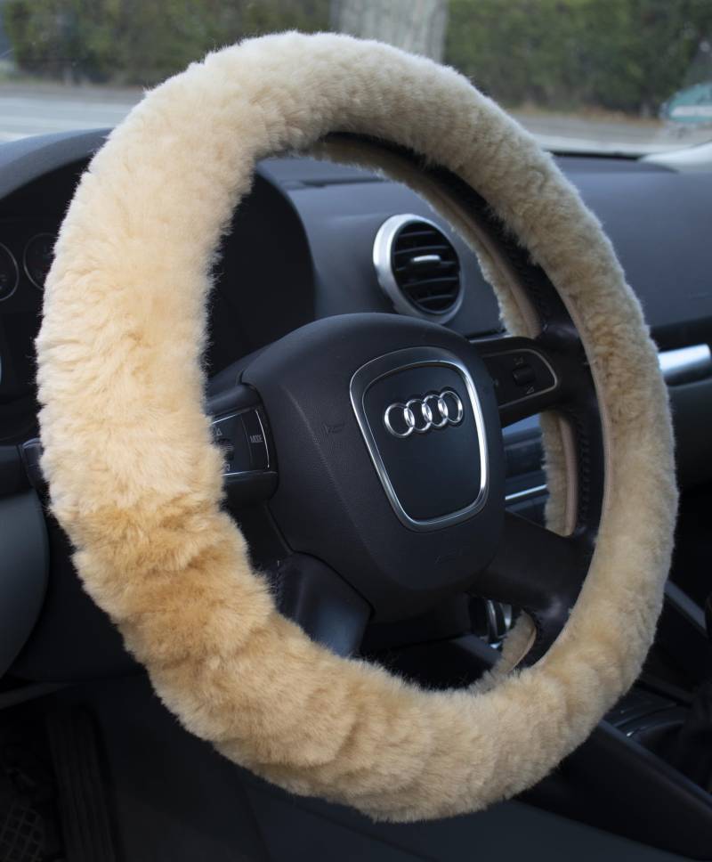 Reissner Lammfelle | LERA-25-CAM | Lenkradbezug Lenkradschoner Lenkradhülle für Auto und Wohnmobil | Echtes Merino Lammfell | Hochwollig Florhöhe 25mm | passend für ⌀40cm | Anti Rutsch | Farbe Camel von Reissner Lammfelle