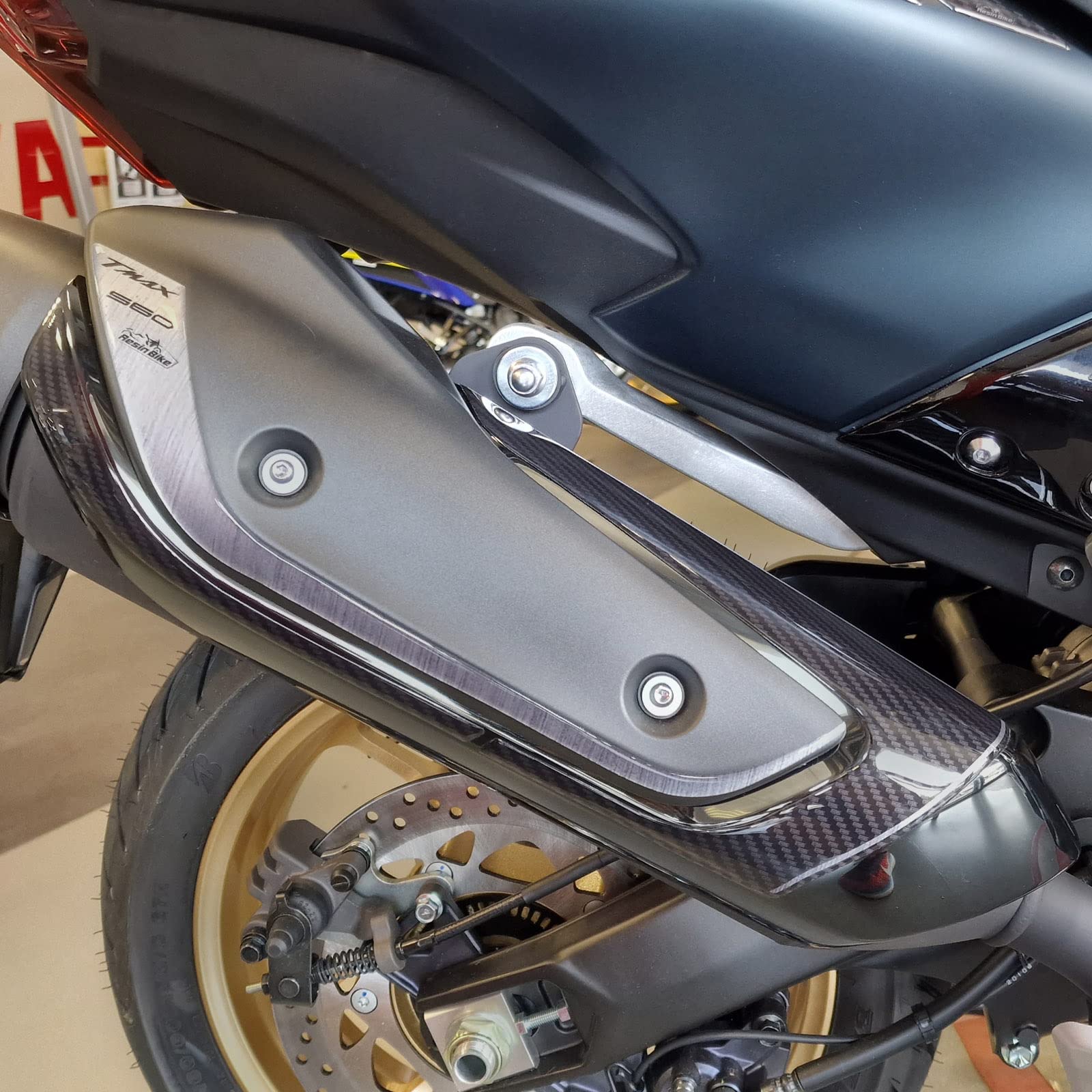Resin Bike Aufkleber für Motorrad Kompatibel mit Yamaha Tmax 560 2022. Schutz für den Auspuffbereich vor Stößen und Kratzern. 3D-Harzklebstoff - Stickers - Made in Italy von Resin Bike