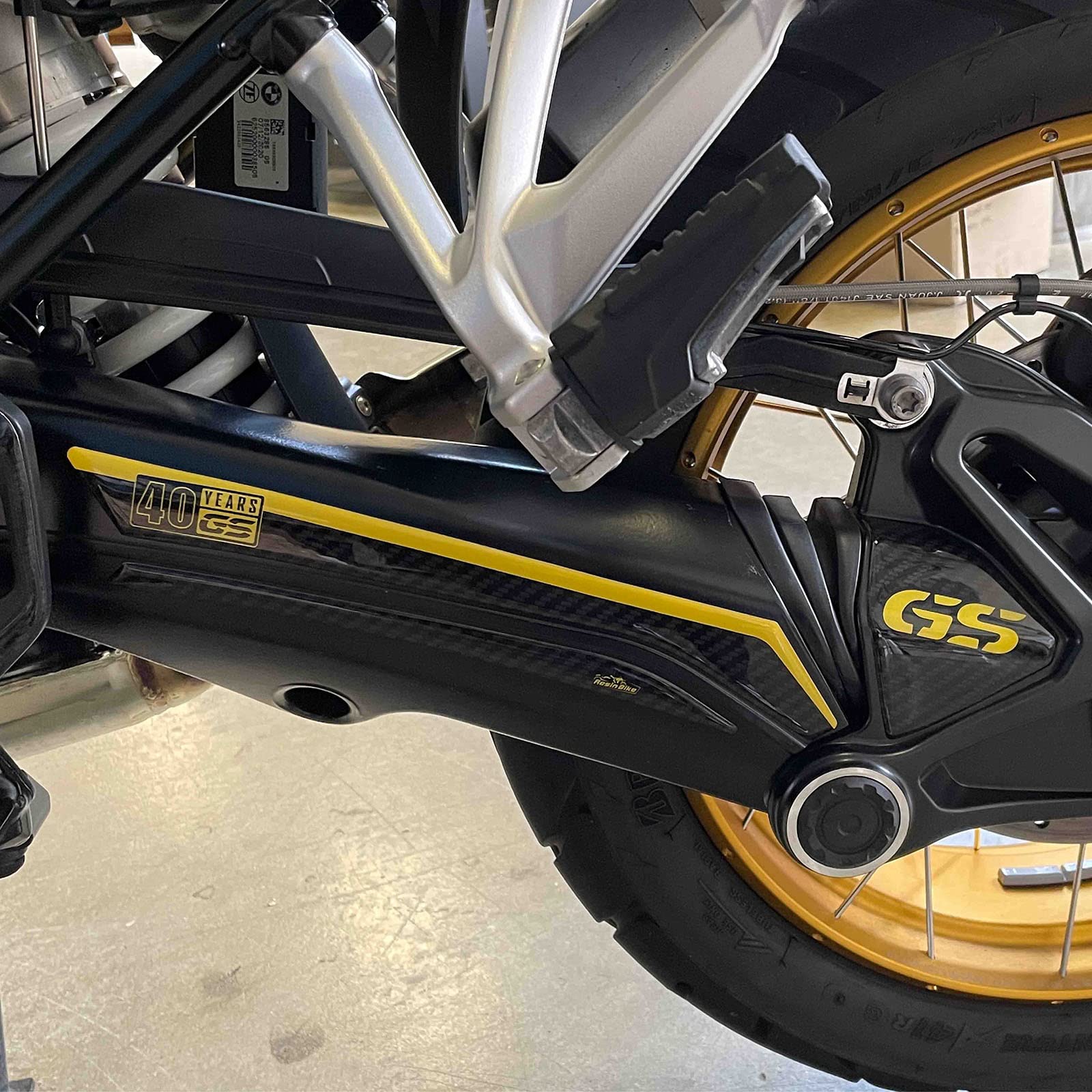 Resin Bike Aufkleber für Motorrad Kompatibel mit BMW R 1250 GS Edition 40th 2021 2022. Schwingschutz vor Stößen und Kratzern. 3D-Harzklebstoff – Stickers - Made in Italy von Resin Bike