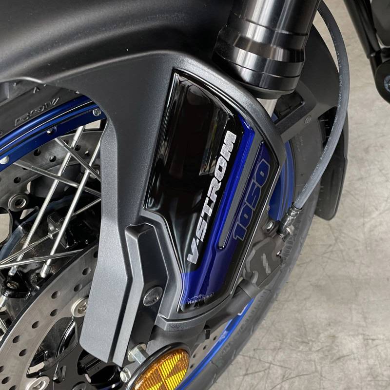 Resin Bike Aufkleber für Motorrad Kompatibel mit Suzuki V-Strom 1050 XT ABS 2022 Grau Aspen. Kotflügelschutz vor Stößen und Kratzern. Paar 3D-Harzklebstoffaufkleber - Stickers von Resin Bike