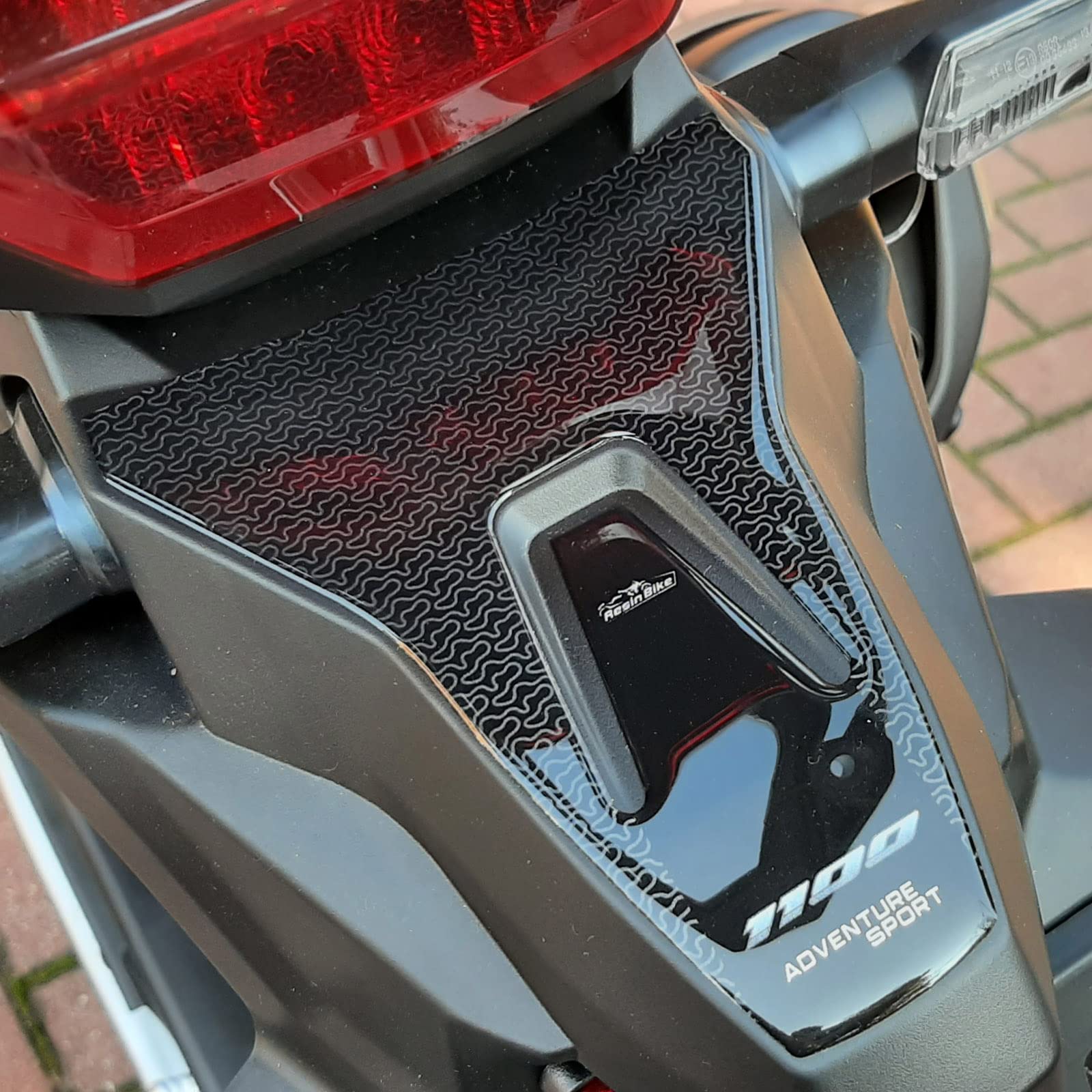 Resin Bike Aufkleber für Motorrad Kompatibel mit Honda CRF 1100 L Africa Twin Adventure Sports 2021. Heckschutz Stößen und Kratzern. 3D-Harzklebstoff – Stickers - Made in Italy von Resin Bike