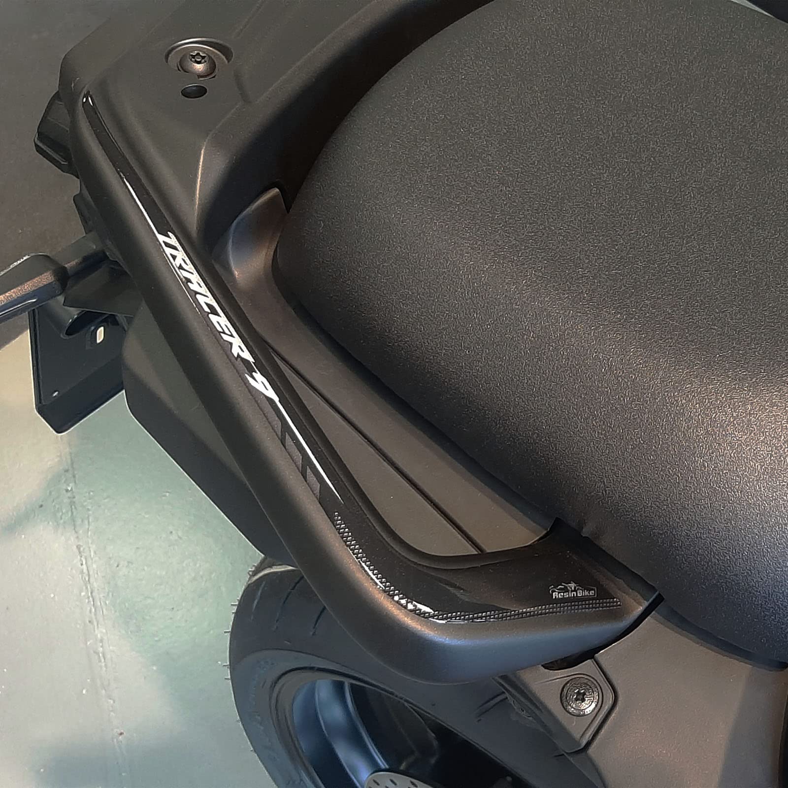 Resin Bike Aufkleber für Motorrad Kompatibel mit Yamaha Tracer 9 2021. Griffschutz für den Beifahrer vor Stößen und Kratzern. Paar 3D-Harzklebstoff - Stickers - Made in Italy von Resin Bike