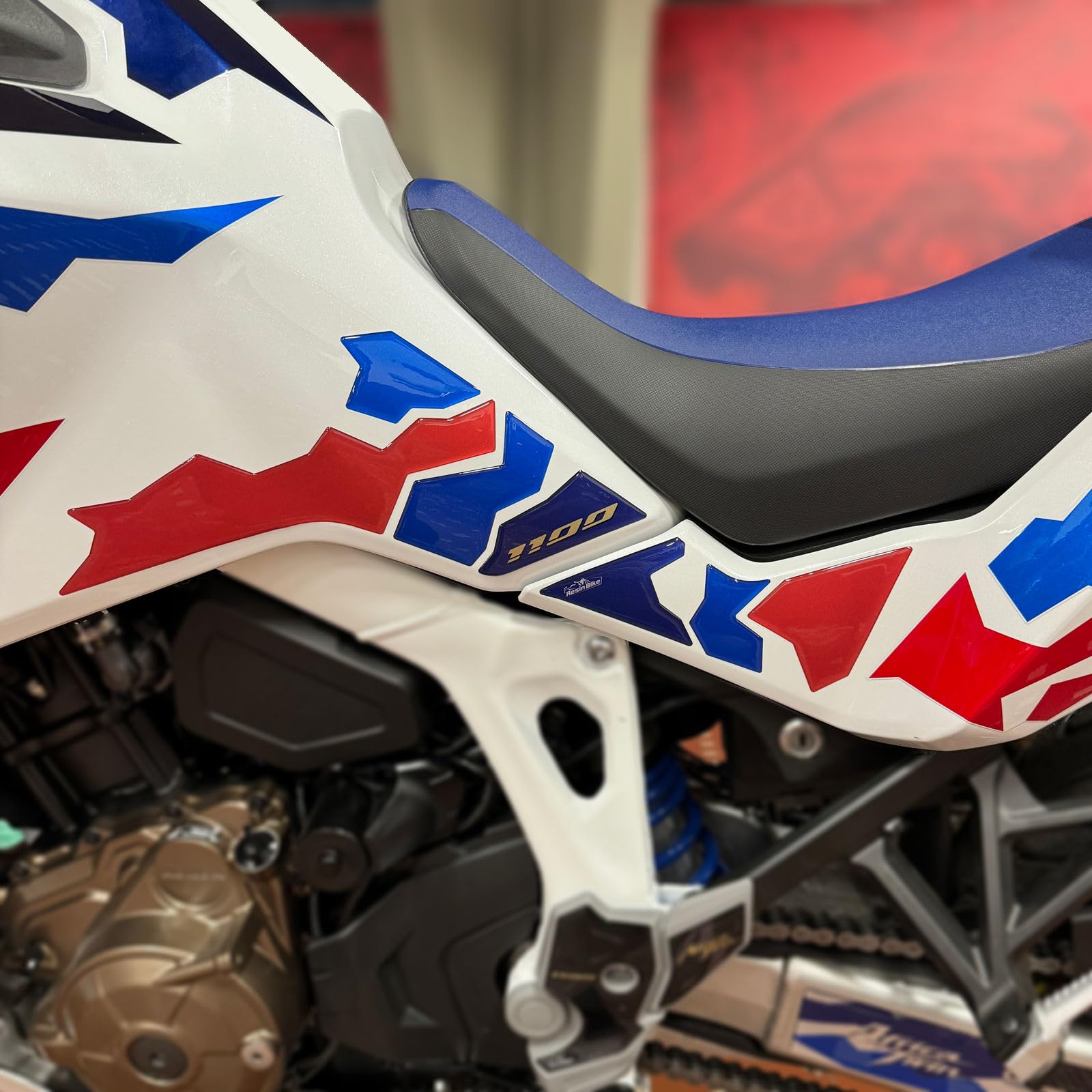Resin Bike Aufkleber Kompatibel Mit Honda Africa Twin 1100 Adventure 2024. Motorrad Seitenschutzgitter Tank-Schutzfolie vor Stößen und Kratzern. Aufklebersatz 3D-Harzklebstoff - Stickers Made in Italy Resin Bike Aufkleber Kompatibel Mit Honda Africa Twin 1100 Adventure 2024. Motorrad Seitenschutzgitter Tank-Schutzfolie vor Stößen und Kratzern. Aufklebersatz 3D-Harzklebstoff - Stickers Made in Italy von Resin Bike
