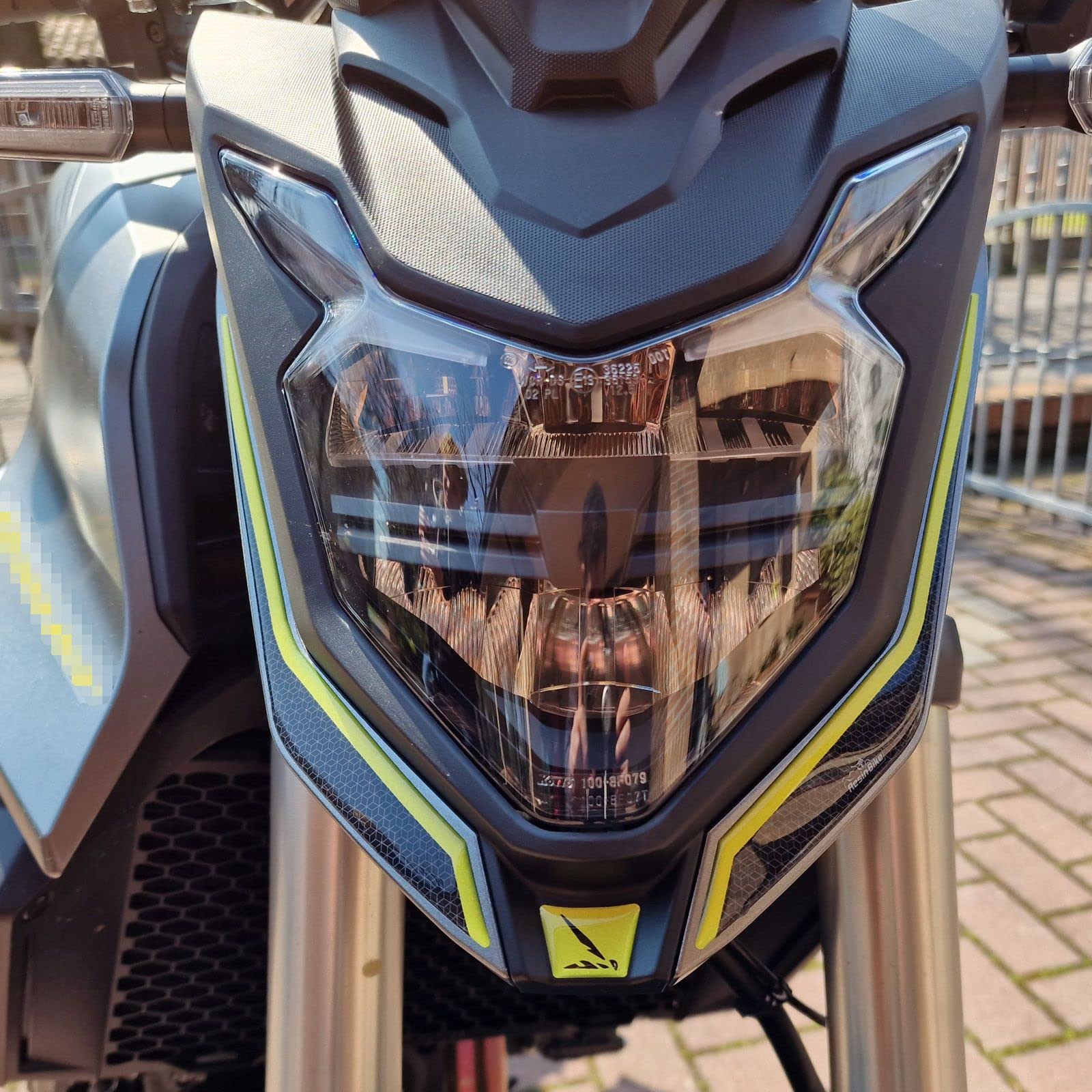Resin Bike Aufkleber Kompatibel mit Honda Hornet 750 2023. Motorradscheinwerfer Schutz vor Stößen und Kratzern. Resin 3D Hornet CB750 Aufkleber für Gelb und Metall Farben von Resin Bike