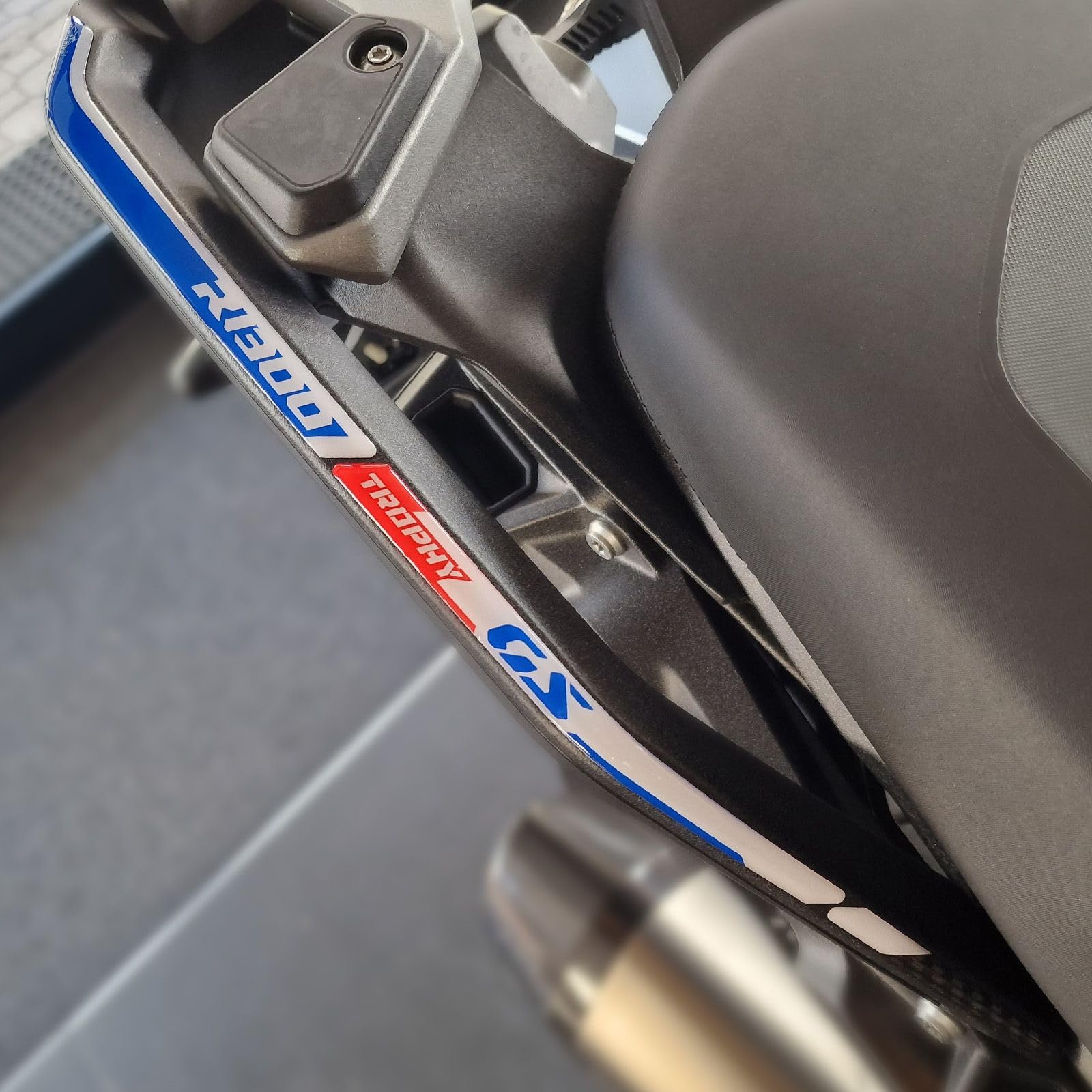 Resin Bike Aufkleber Motorrad Kompatibel Mit BMW R 1300 GS Trophy 2023-2024. Motorrad Hinterer Passagiergreifer vor Stößen und Kratzern. 3D Klebstoff Harz Aufkleber Set - Stickers Made in Italy von Resin Bike