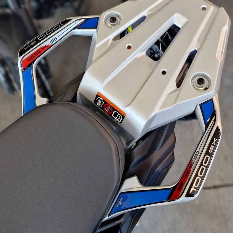Resin Bike Aufkleber Motorrad Kompatibel Mit Suzuki GSX-S 1000 GX 2024 Blue. Motorrad Hinterer Passagiergreifer vor Stößen und Kratzern. 3D Klebstoff Harz Aufkleber Set - Stickers Made in Italy von Resin Bike