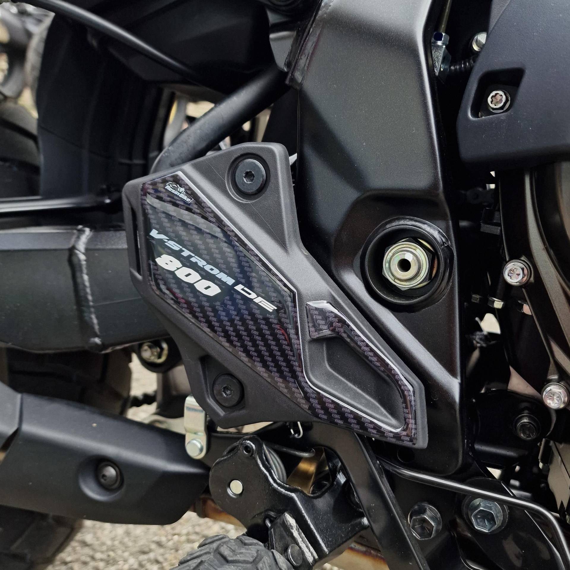 Resin Bike Aufkleber Motorrad Kompatibel Mit Suzuki V Strom 800 De 2023. Schutz Motorrad Rand Von Hülle PU Graffi. Einige Aufkleber 3D Harz Grau Berlin Resin Bike Aufkleber Motorrad Kompatibel Mit Suzuki V Strom 800 De 2023. Schutz Motorrad Rand Von Hülle PU Graffi. Einige Aufkleber 3D Harz Grau Berlin von Resin Bike