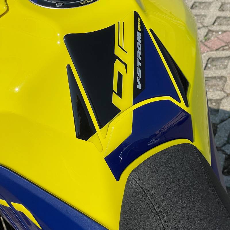 Resin Bike Aufkleber Motorrad Kompatibel Mit Suzuki V-Strom 800 De 2023. Schutz Motorrad Tankpad Von Hülle PU Graffi. Aufkleber 3D mit Harz Beschichtet Gelb Petra Und Schwarz Dubai von Resin Bike