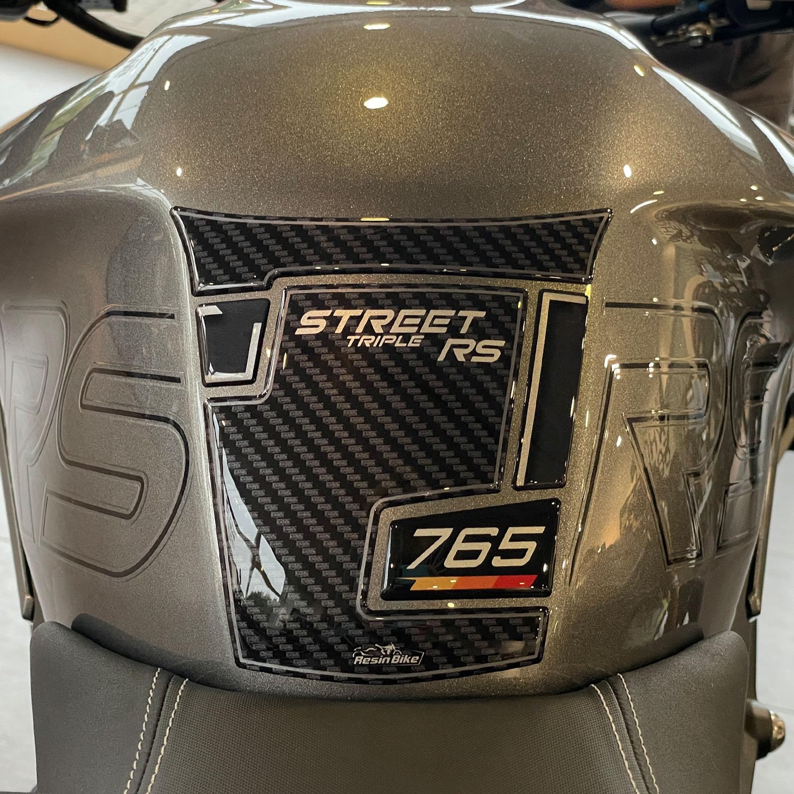 Resin Bike Aufkleber Motorrad Kompatibel Mit Triumph Street Triple 765 RS 2023. Schutz Motorrad Tank-Schutzfolie vor Stößen und Kratzern. Aufklebersatz 3D-Harzklebstoff - Stickers Made in Italy Resin Bike Aufkleber Motorrad Kompatibel Mit Triumph Street Triple 765 RS 2023. Schutz Motorrad Tank-Schutzfolie vor Stößen und Kratzern. Aufklebersatz 3D-Harzklebstoff - Stickers Made in Italy von Resin Bike