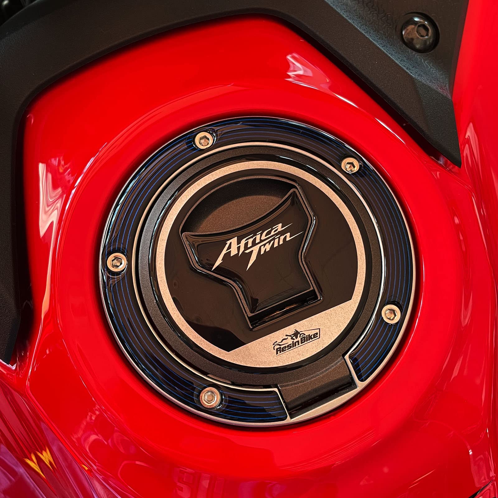 Resin Bike Aufkleber für Motorrad Kompatibel mit Honda Africa Twin CRF 1100 L 2022-2023. Tankdeckelschutz vor Stößen und Kratzern. 3D-Harzklebstoff - Stickers - Made in Italy von Resin Bike