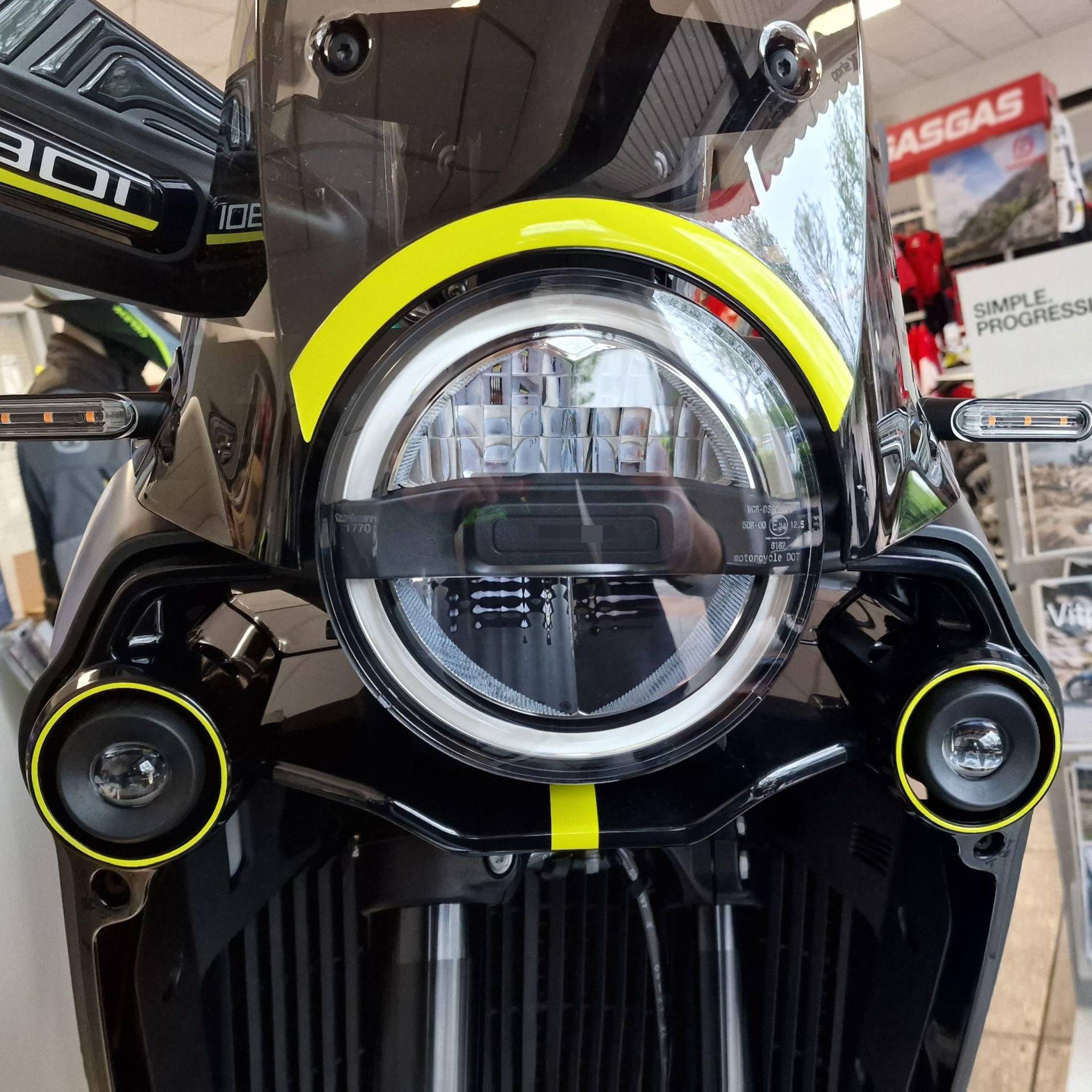 Resin Bike Aufkleber für Motorrad Kompatibel mit Husqvarna Norden 901 2022. Frontschutzgitter vor Stößen und Kratzern. Paar 3D-Harzklebstoff - Stickers - Made in Italy von Resin Bike